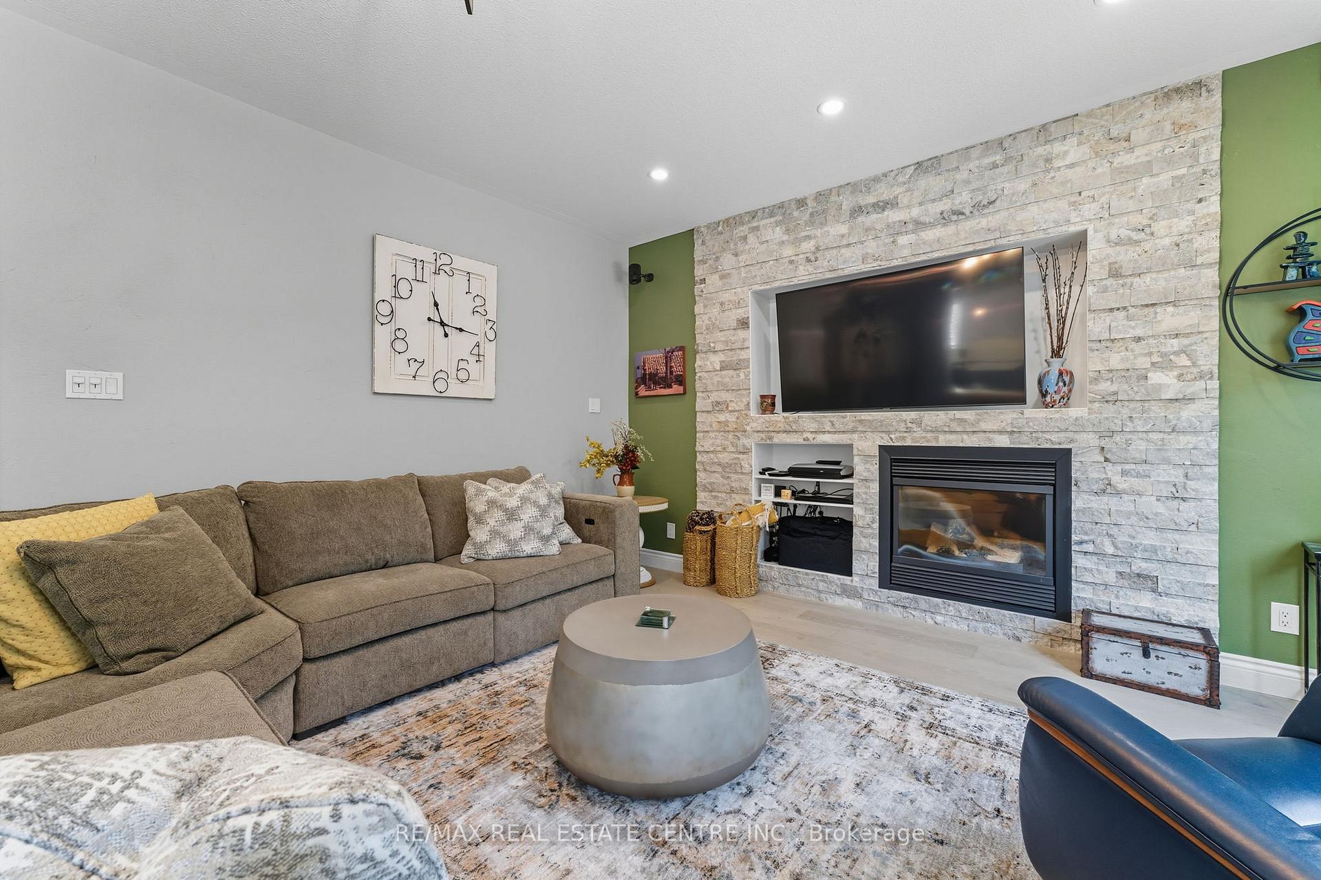 Photo 14 of 58 Winding Wood Crescent, Kitchener — HOMEH