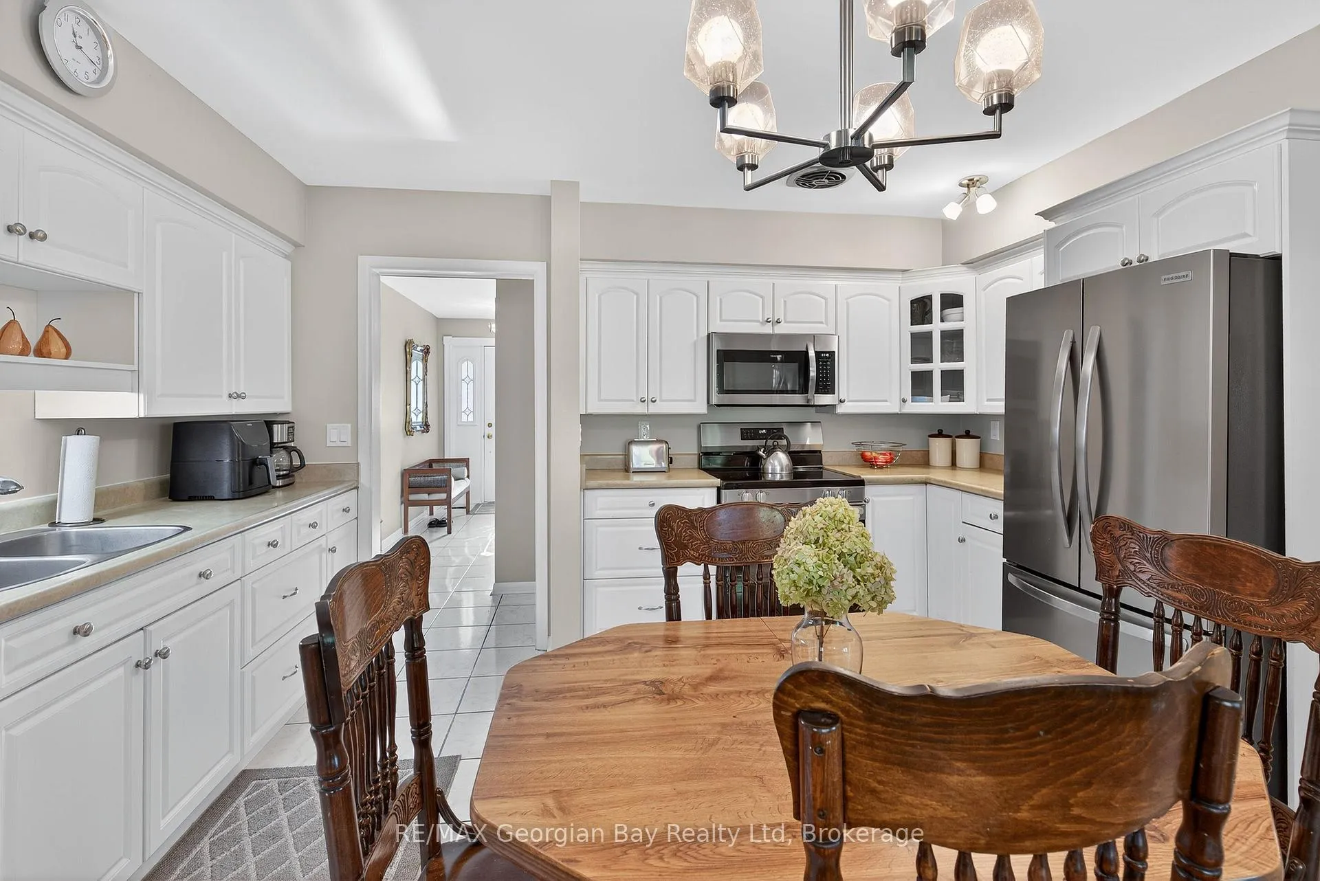 Photo 13 of 1014 Hugel Avenue, Midland — HOMEH