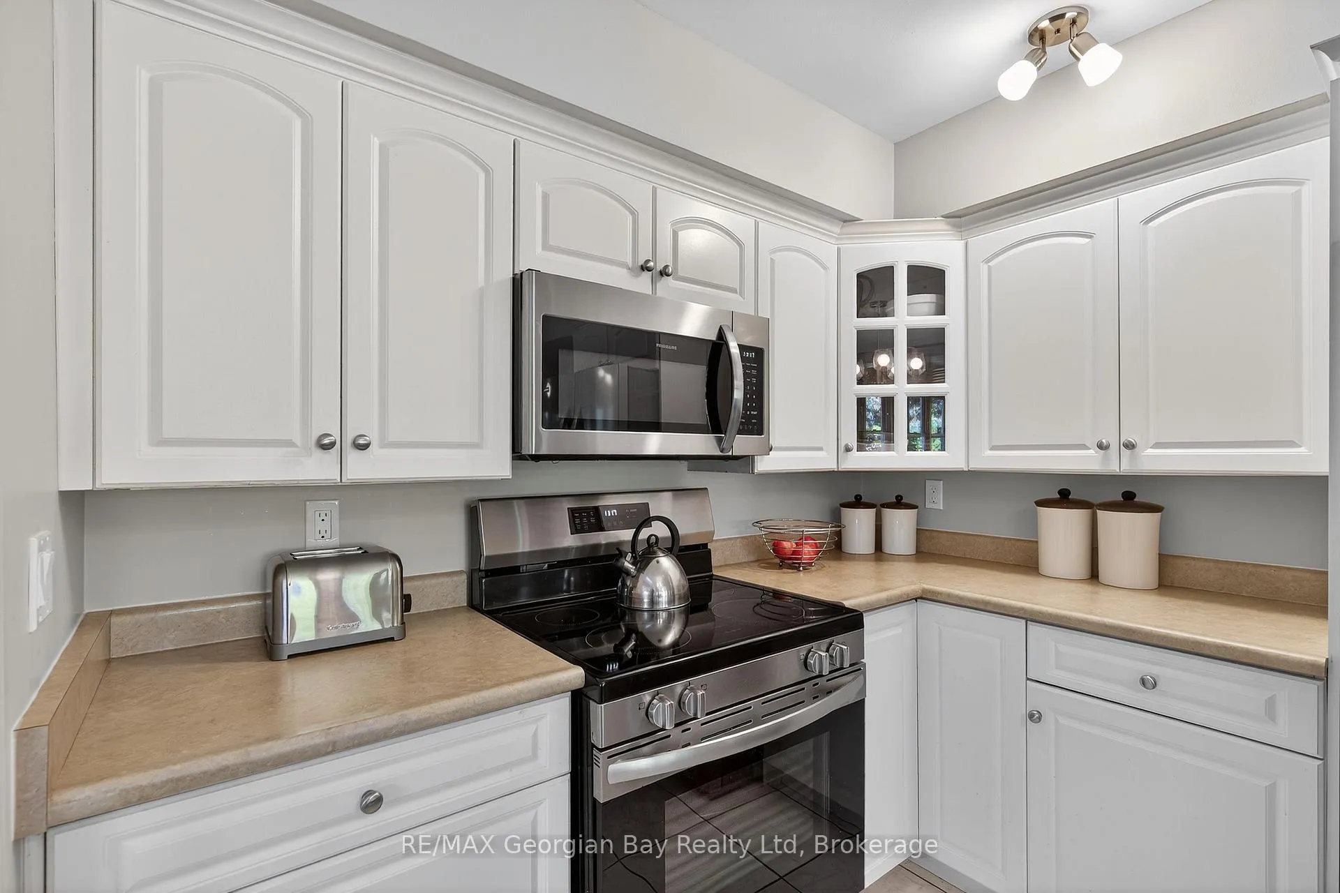 Photo 14 of 1014 Hugel Avenue, Midland — HOMEH