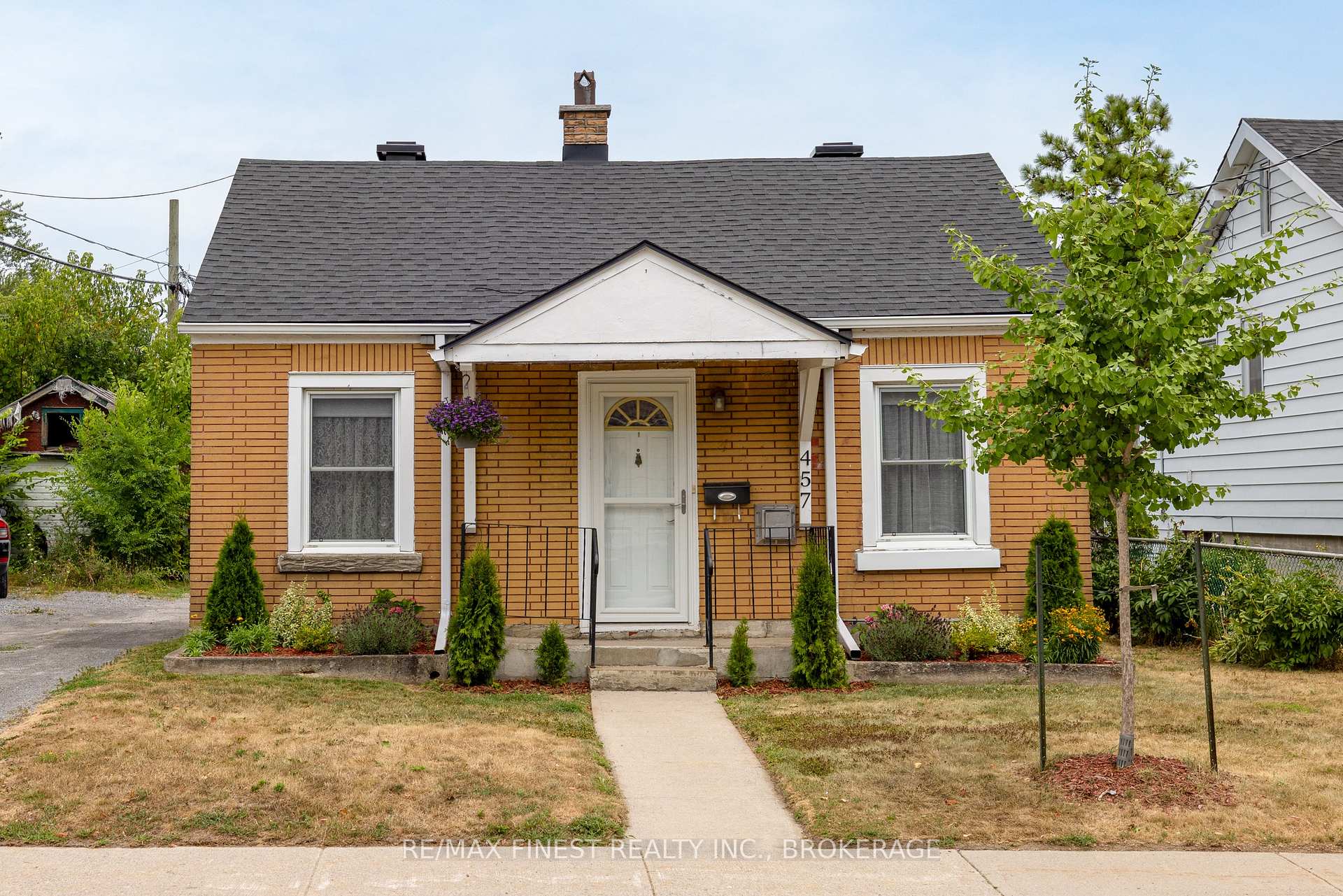 Photo 2 of 457 Nelson Street, Kingston, East of Sir John A. Blvd — HOMEH