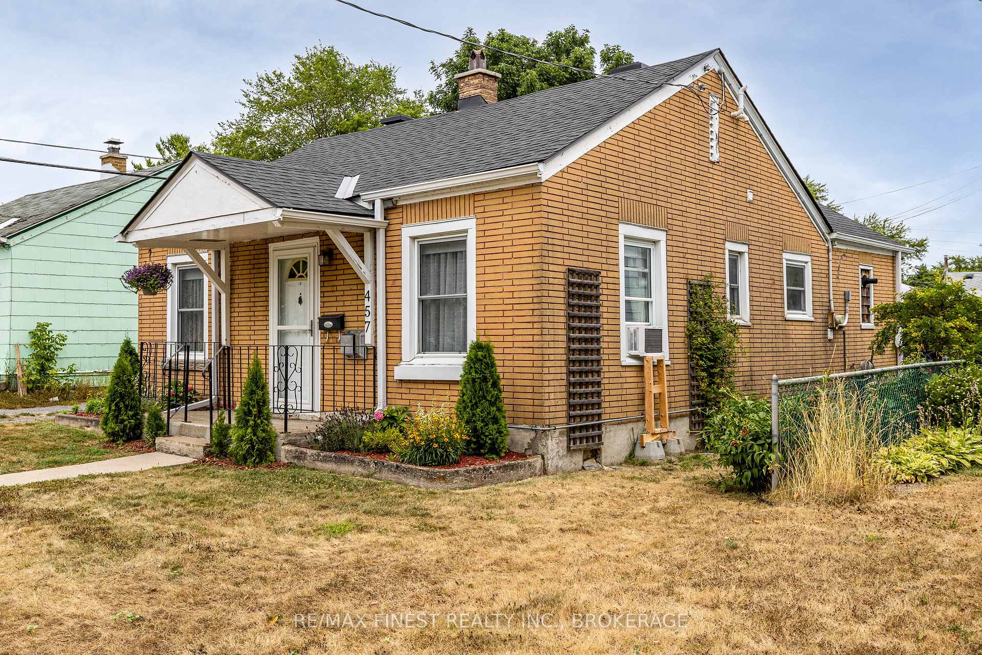 Photo 3 of 457 Nelson Street, Kingston, East of Sir John A. Blvd — HOMEH