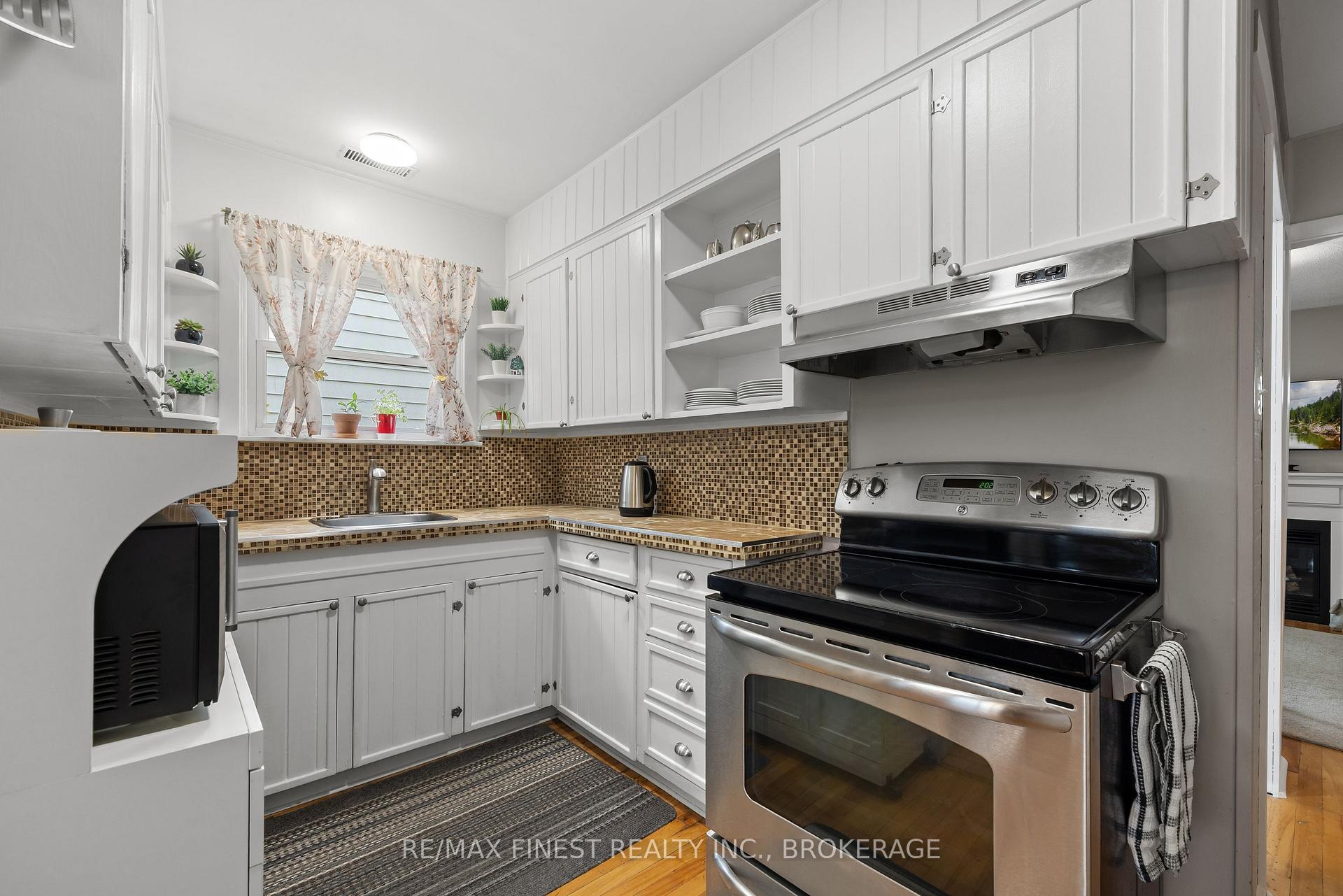 Photo 16 of 457 Nelson Street, Kingston, East of Sir John A. Blvd — HOMEH