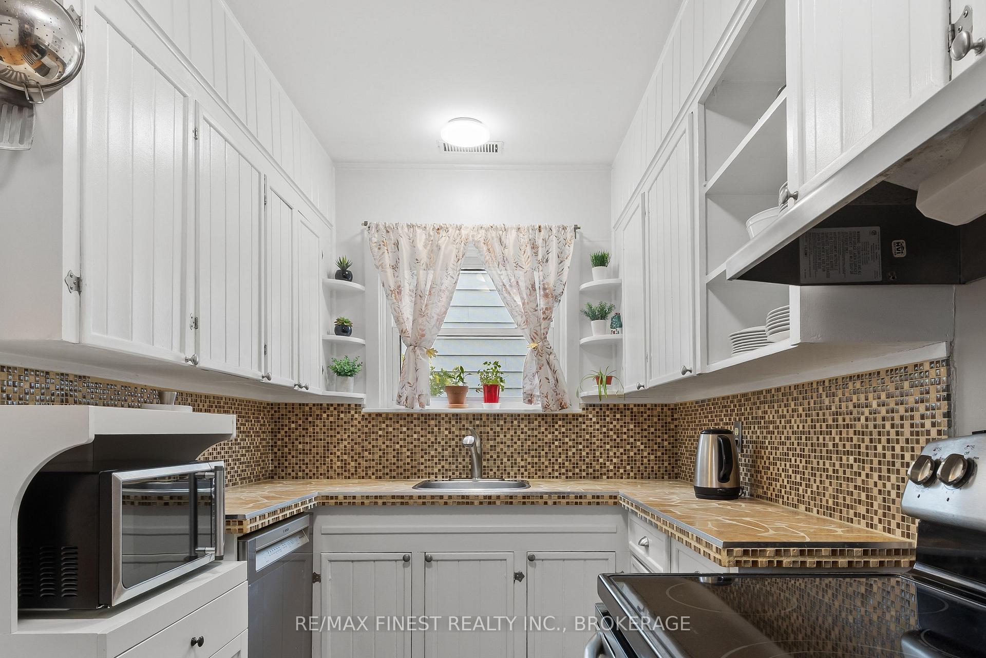 Photo 17 of 457 Nelson Street, Kingston, East of Sir John A. Blvd — HOMEH
