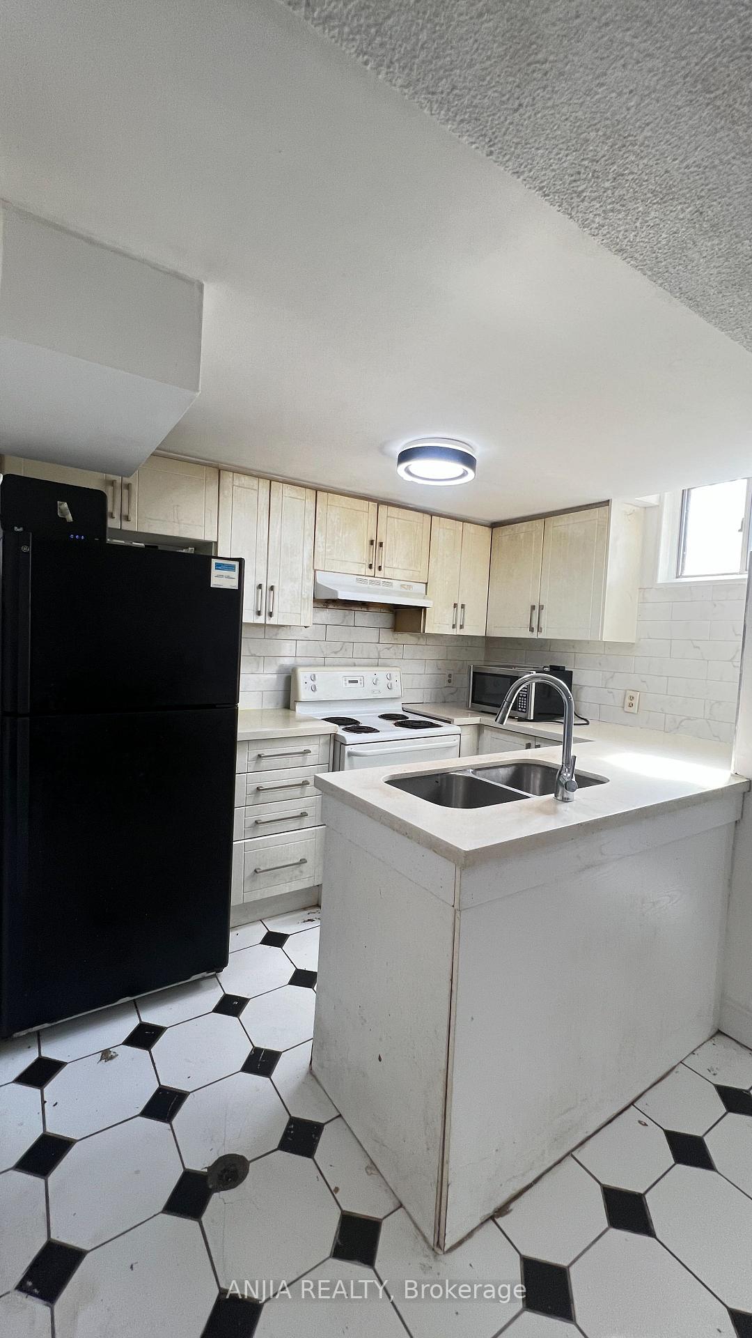 Photo 6 of Unit Basement, 6 Hillcroft Drive, Markham, Milliken Mills East — HOMEH