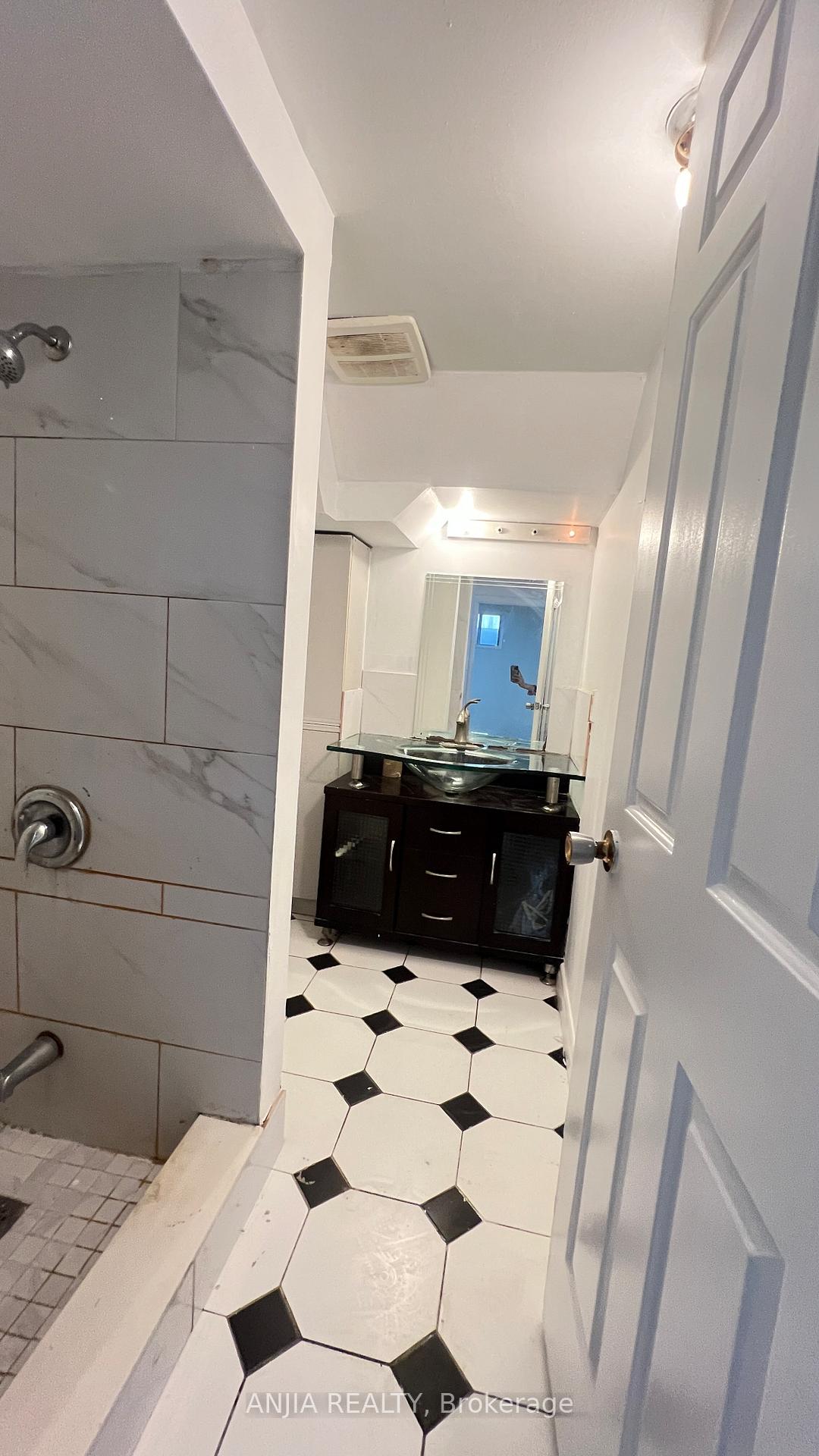 Photo 7 of Unit Basement, 6 Hillcroft Drive, Markham, Milliken Mills East — HOMEH