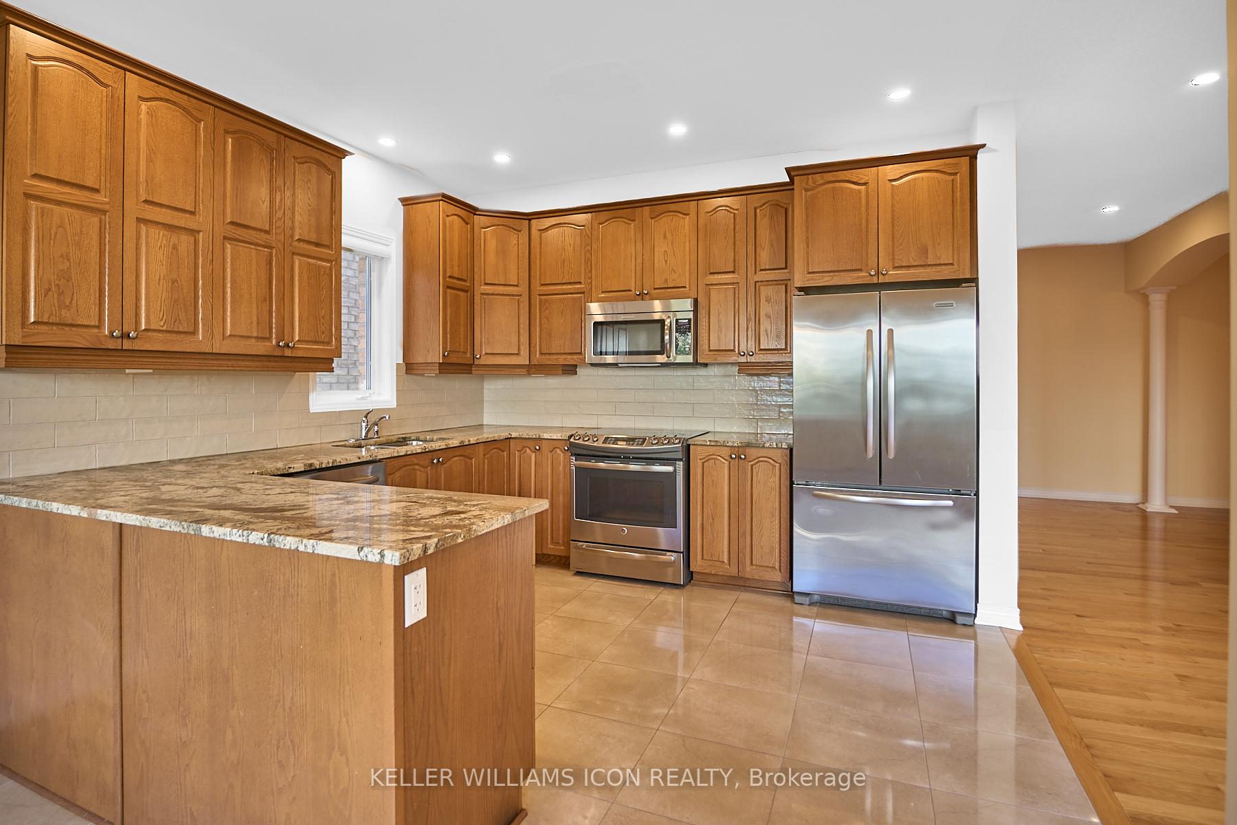 Photo 13 of 249 Madhu Crescent, Ottawa, Mooneys Bay — HOMEH