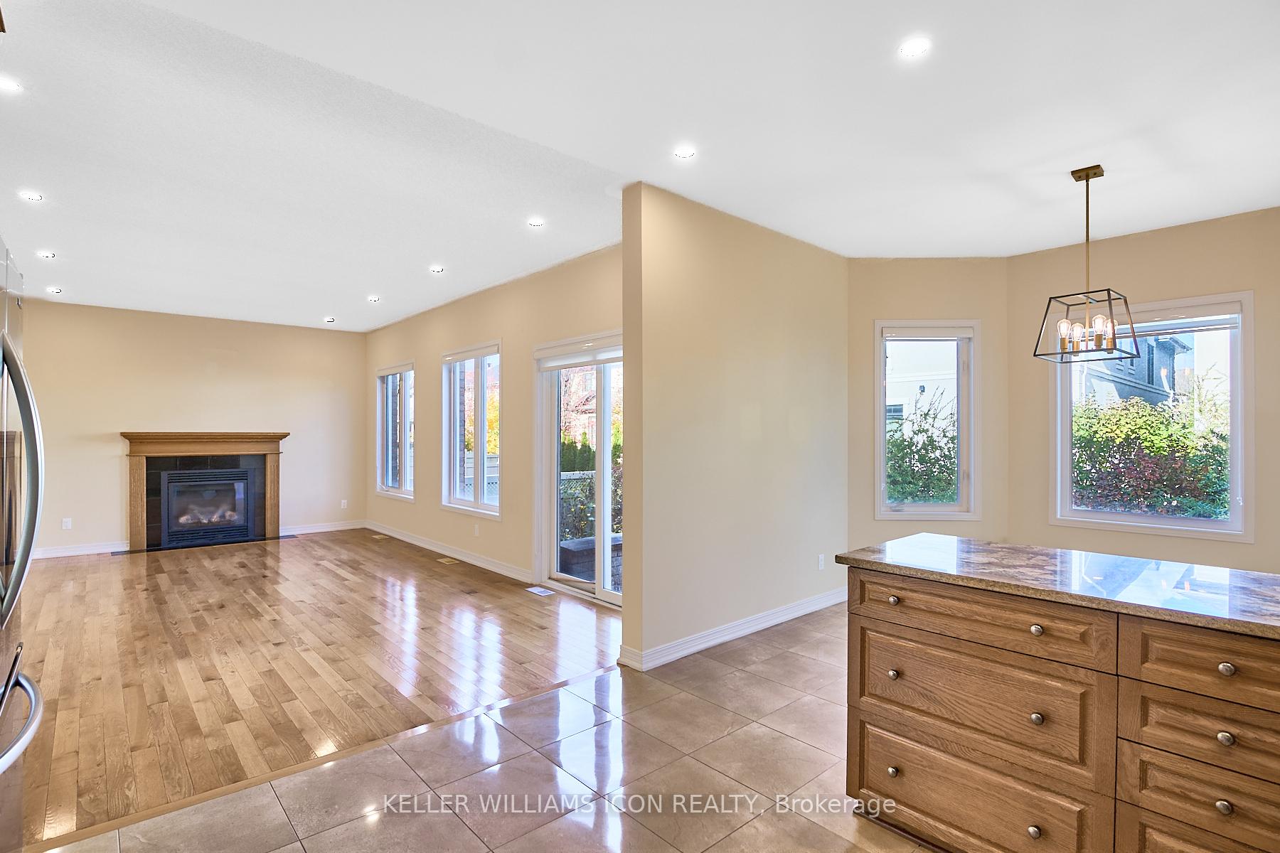Photo 14 of 249 Madhu Crescent, Ottawa, Mooneys Bay — HOMEH