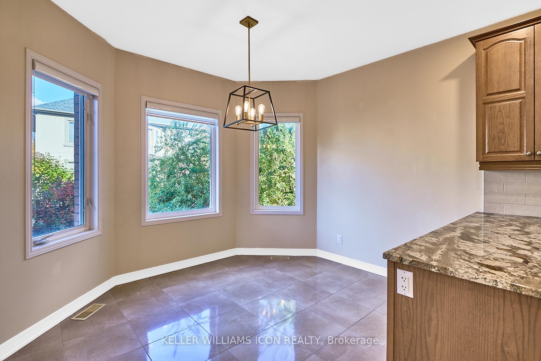 Photo 16 of 249 Madhu Crescent, Ottawa, Mooneys Bay — HOMEH