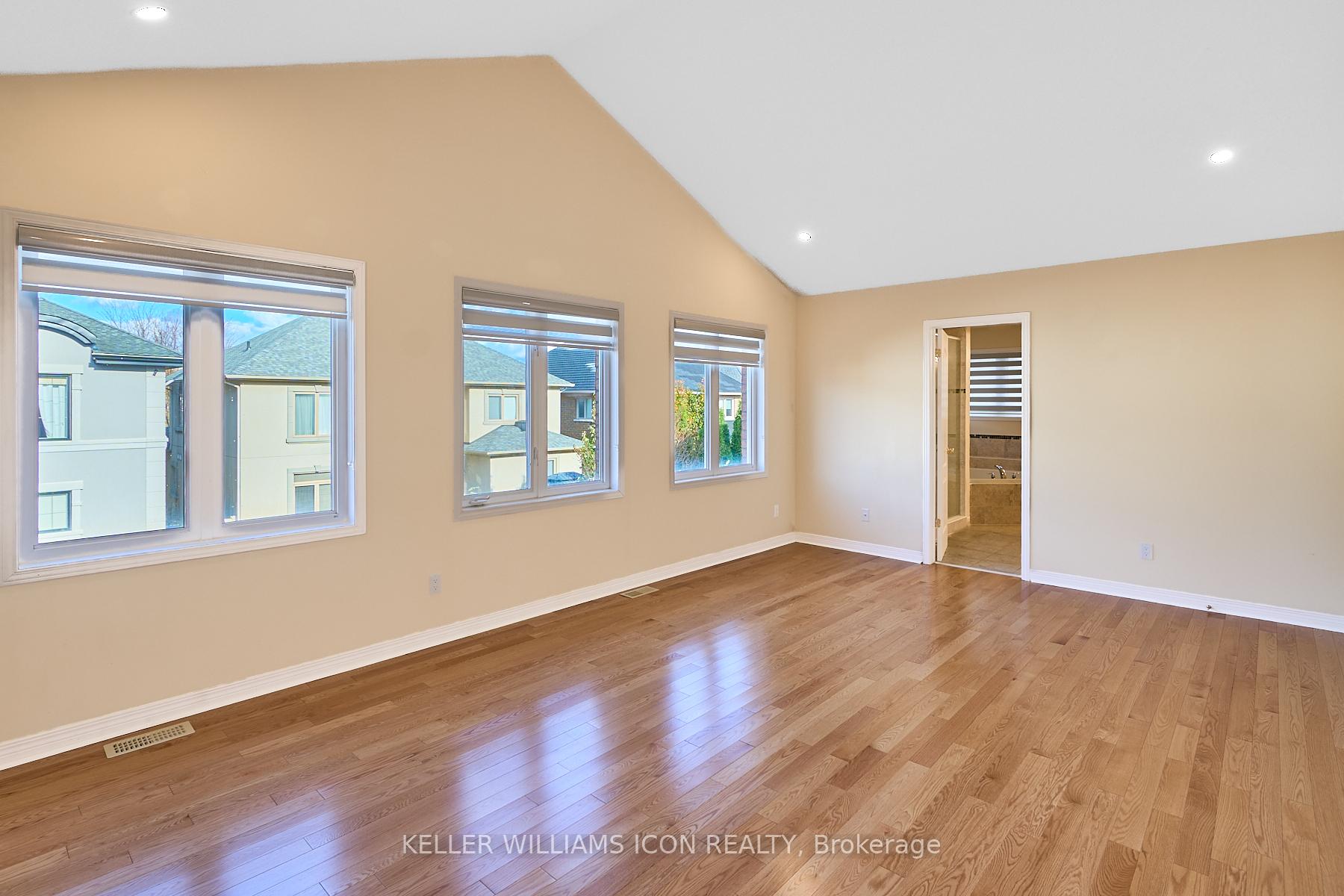 Photo 17 of 249 Madhu Crescent, Ottawa, Mooneys Bay — HOMEH