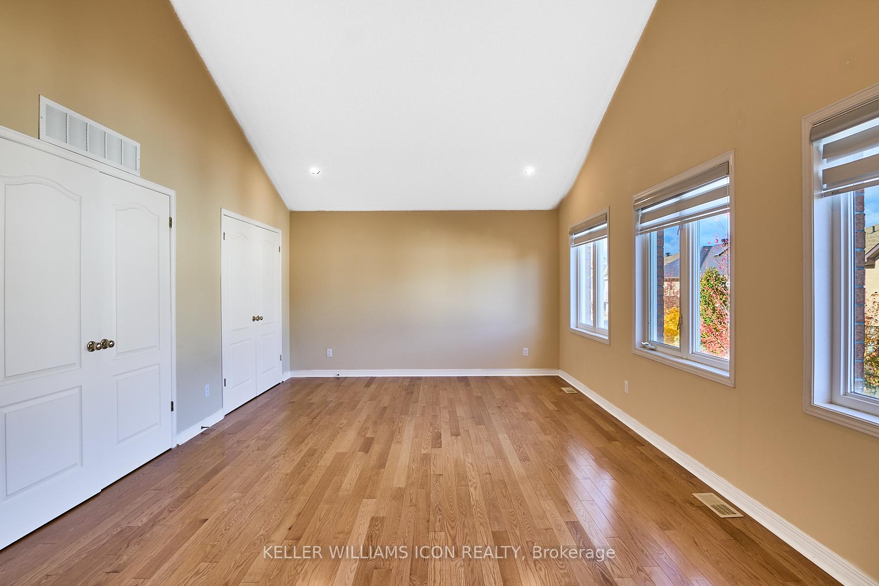 Photo 18 of 249 Madhu Crescent, Ottawa, Mooneys Bay — HOMEH