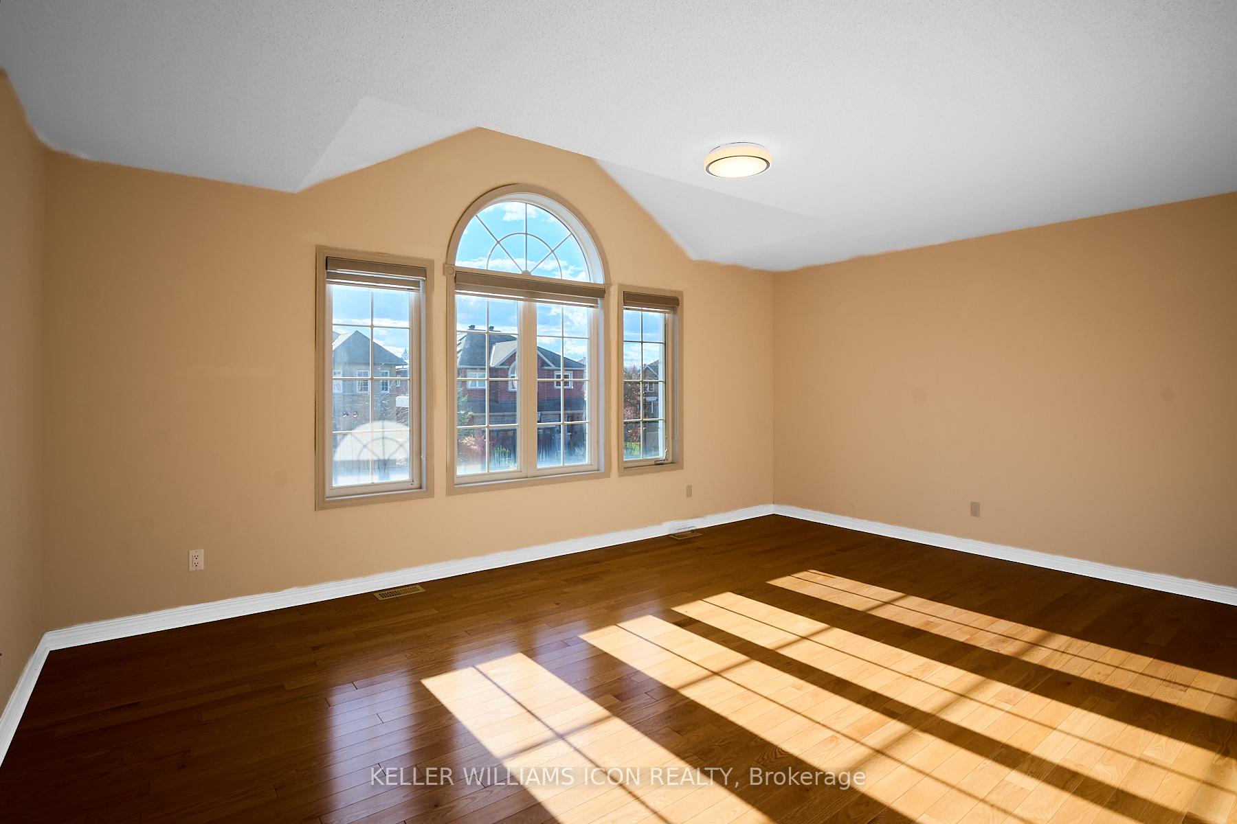 Photo 22 of 249 Madhu Crescent, Ottawa, Mooneys Bay — HOMEH