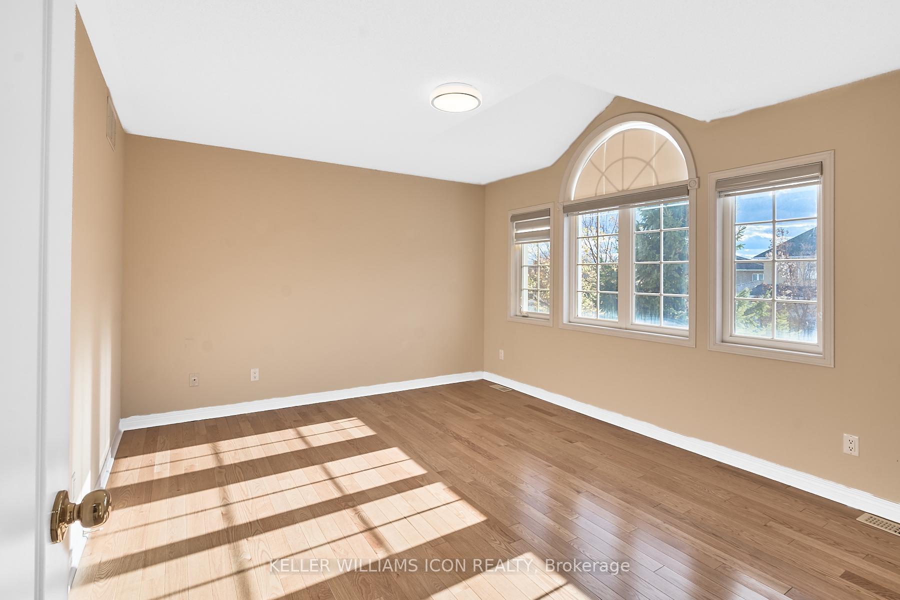 Photo 24 of 249 Madhu Crescent, Ottawa, Mooneys Bay — HOMEH