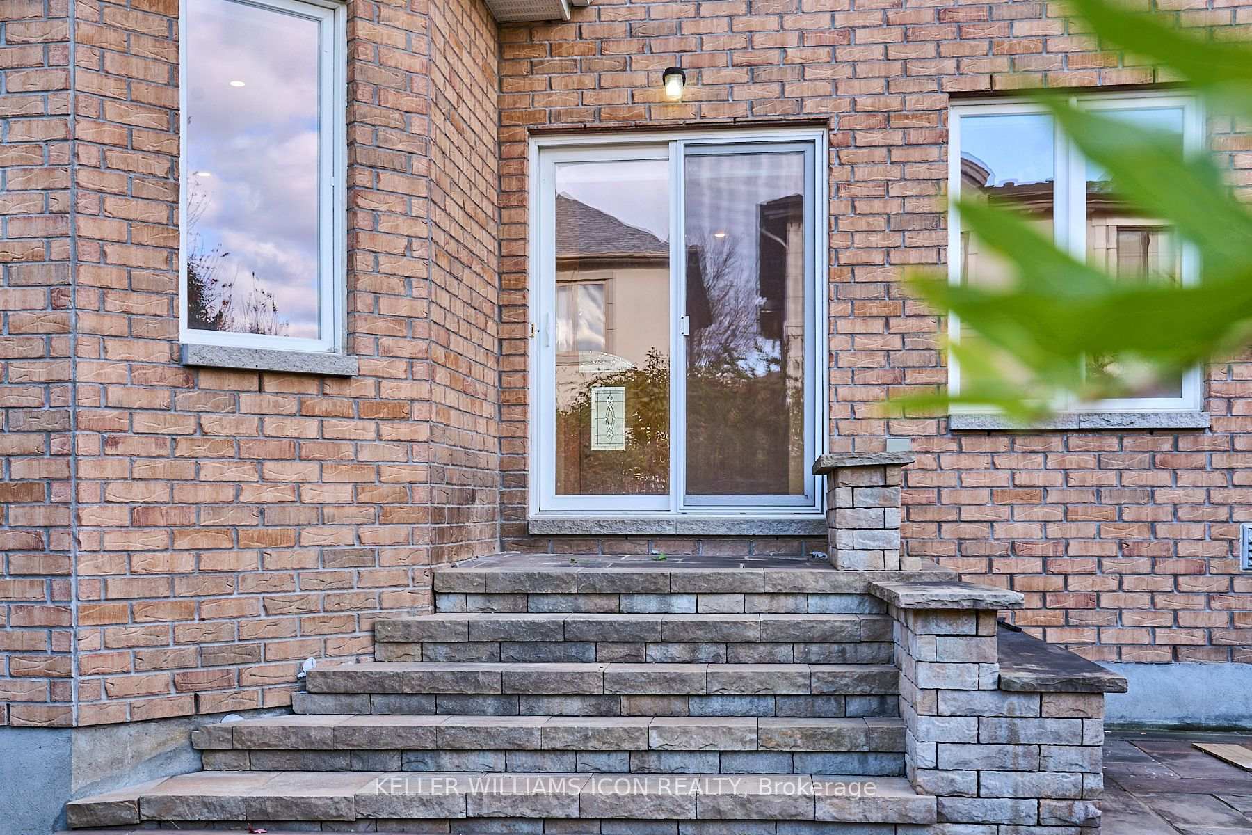 Photo 37 of 249 Madhu Crescent, Ottawa, Mooneys Bay — HOMEH