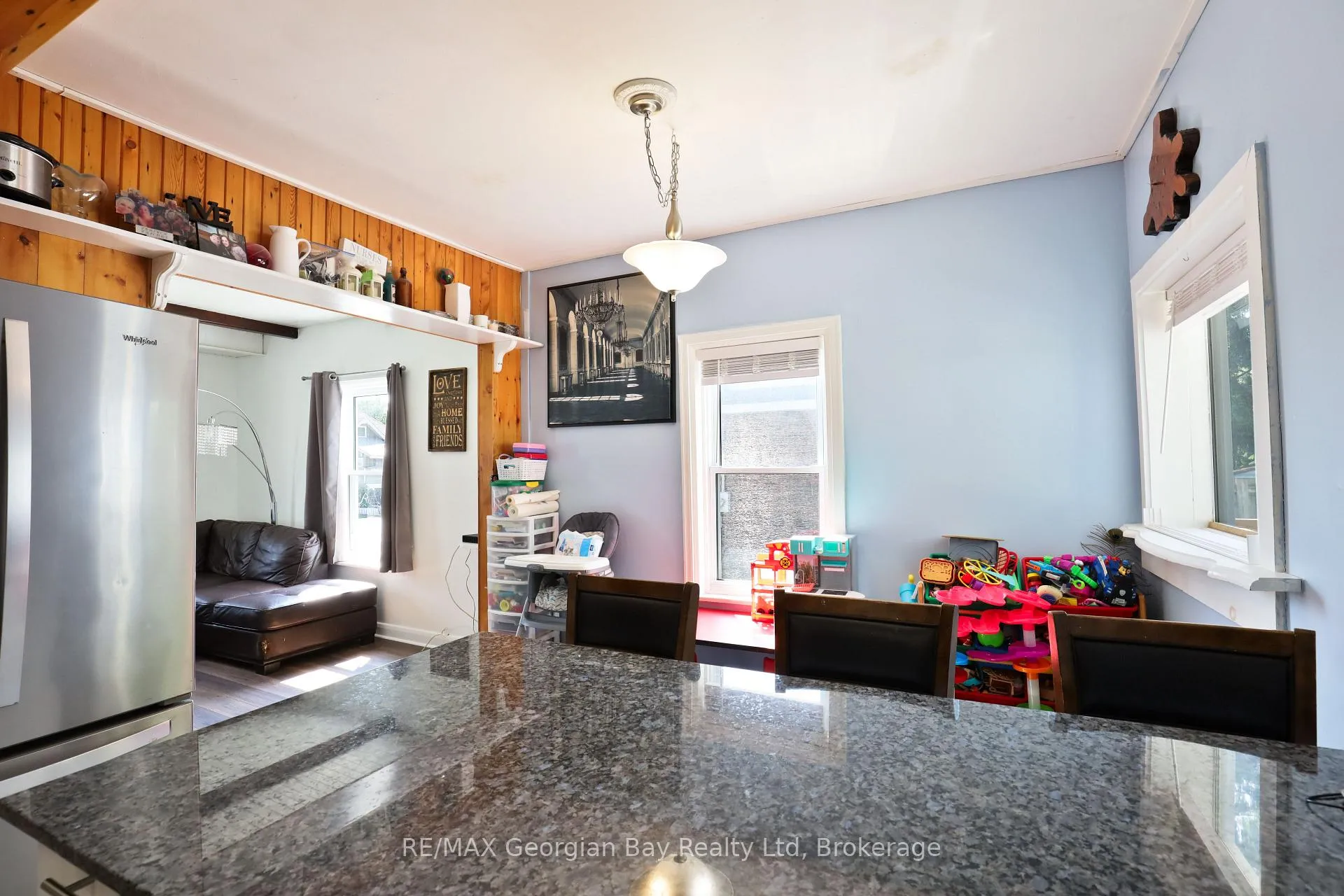 Photo 10 of 136 Fourth Street, Midland — HOMEH