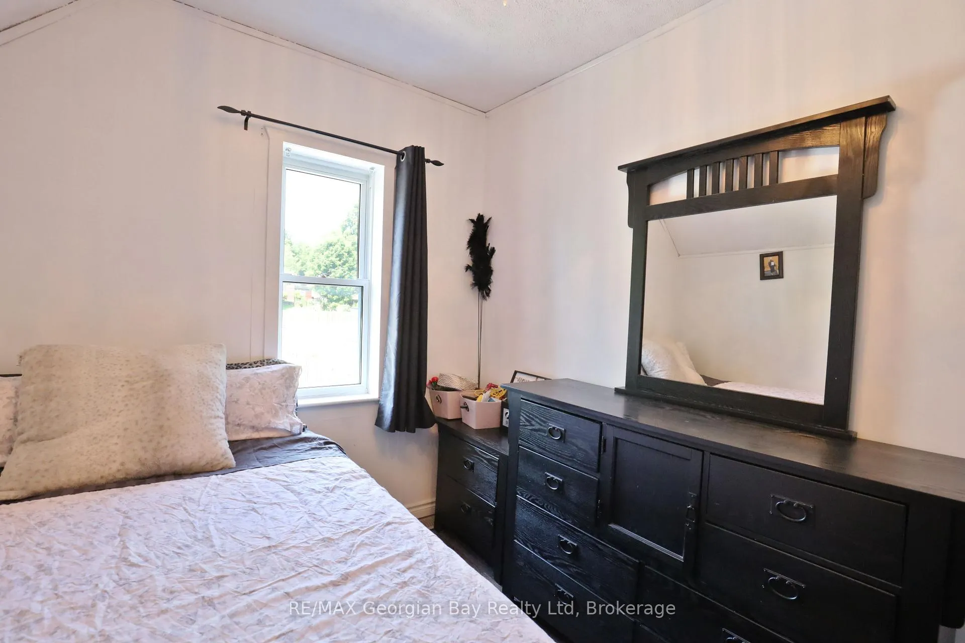 Photo 18 of 136 Fourth Street, Midland — HOMEH