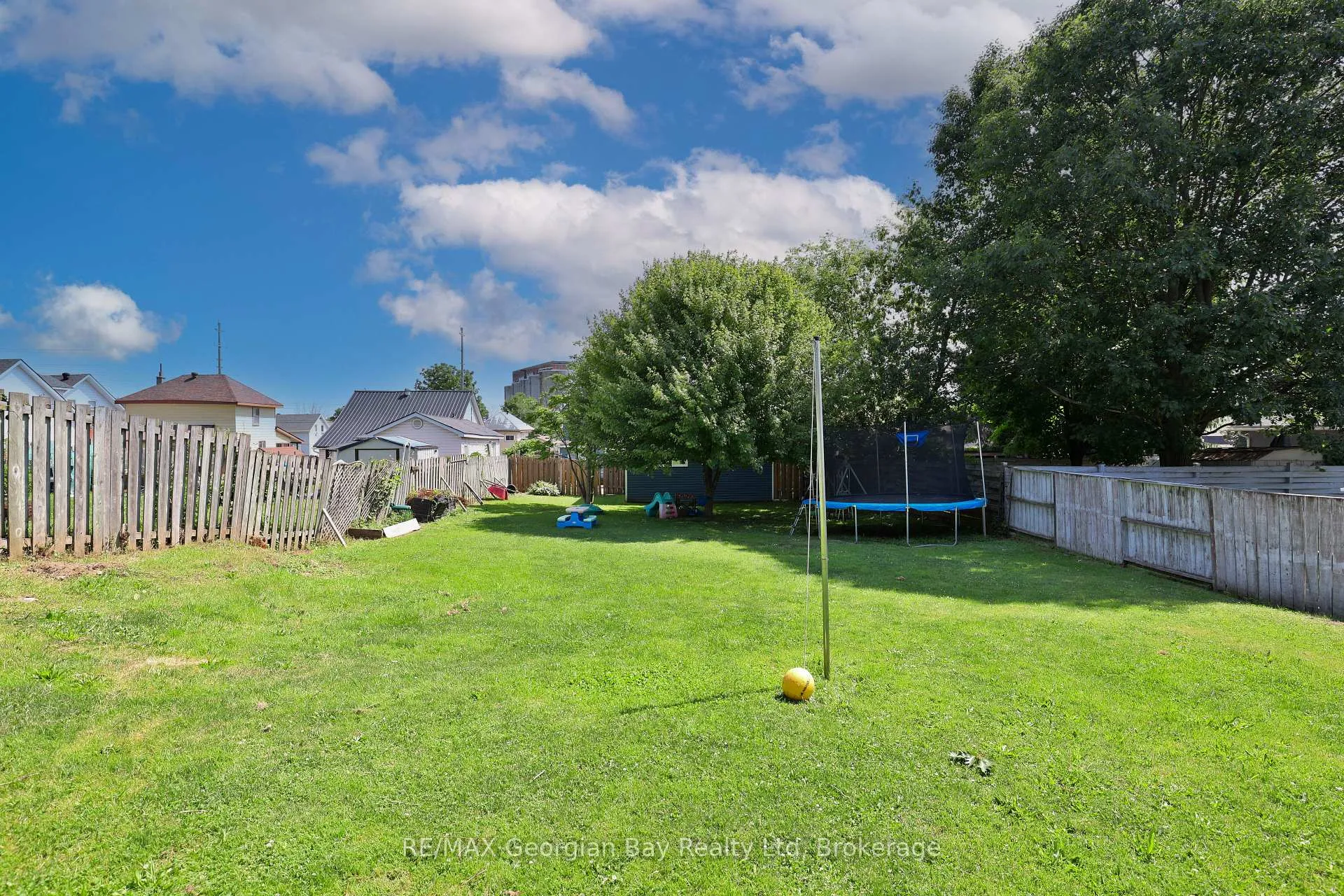 Photo 24 of 136 Fourth Street, Midland — HOMEH