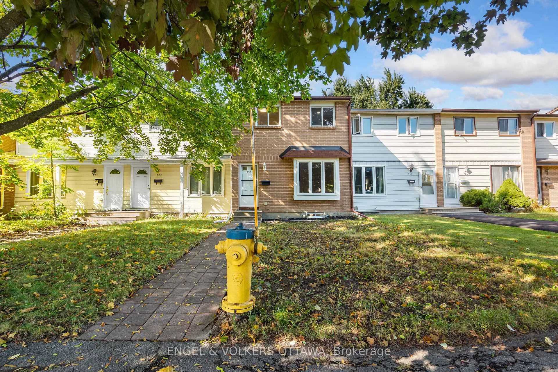 Photo 2 of 933 Greenbriar Avenue, Ottawa, Carleton Heights — HOMEH