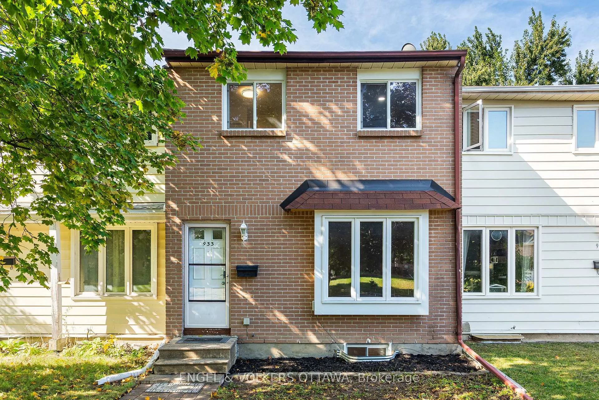 Photo 3 of 933 Greenbriar Avenue, Ottawa, Carleton Heights — HOMEH