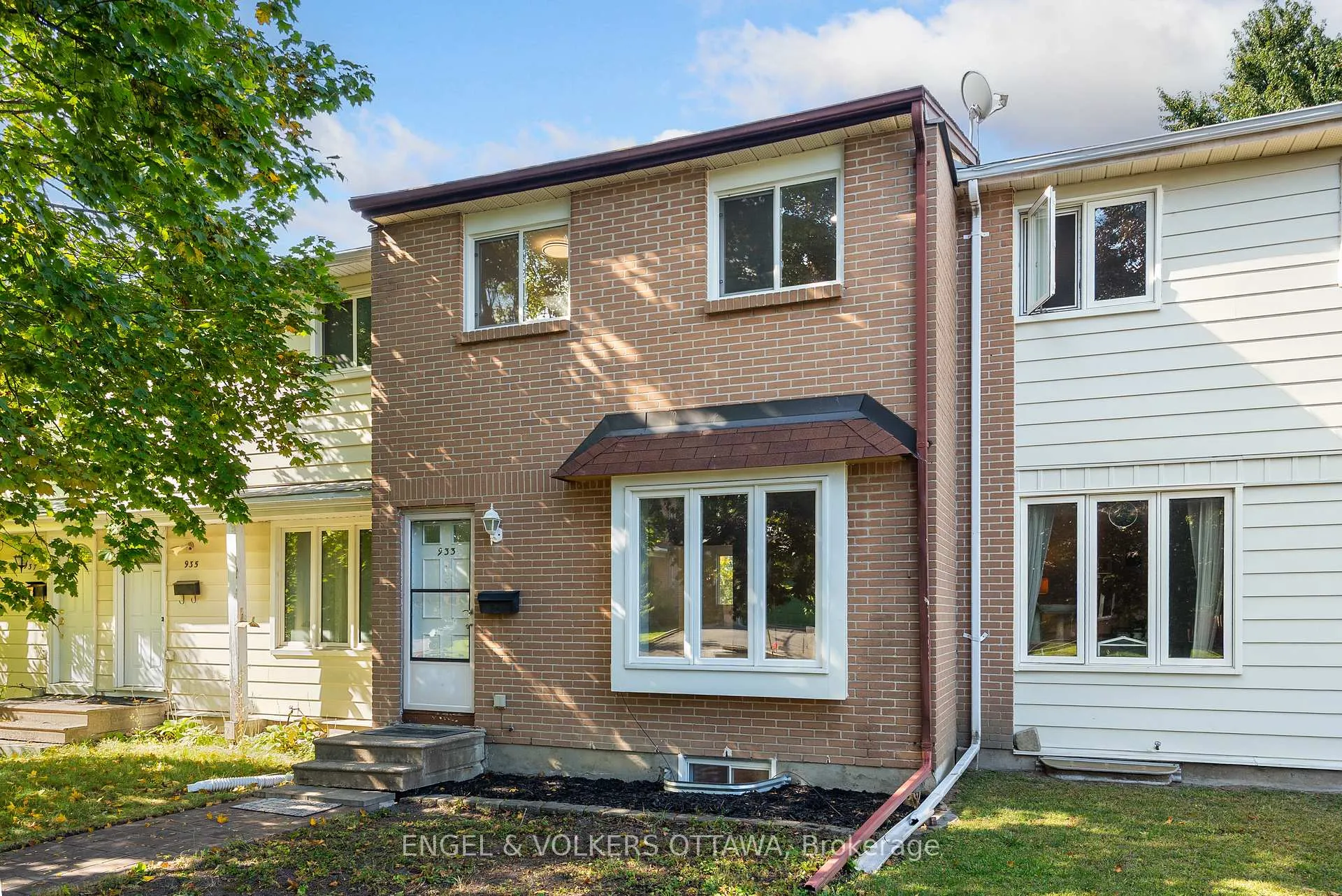 Photo 4 of 933 Greenbriar Avenue, Ottawa, Carleton Heights — HOMEH