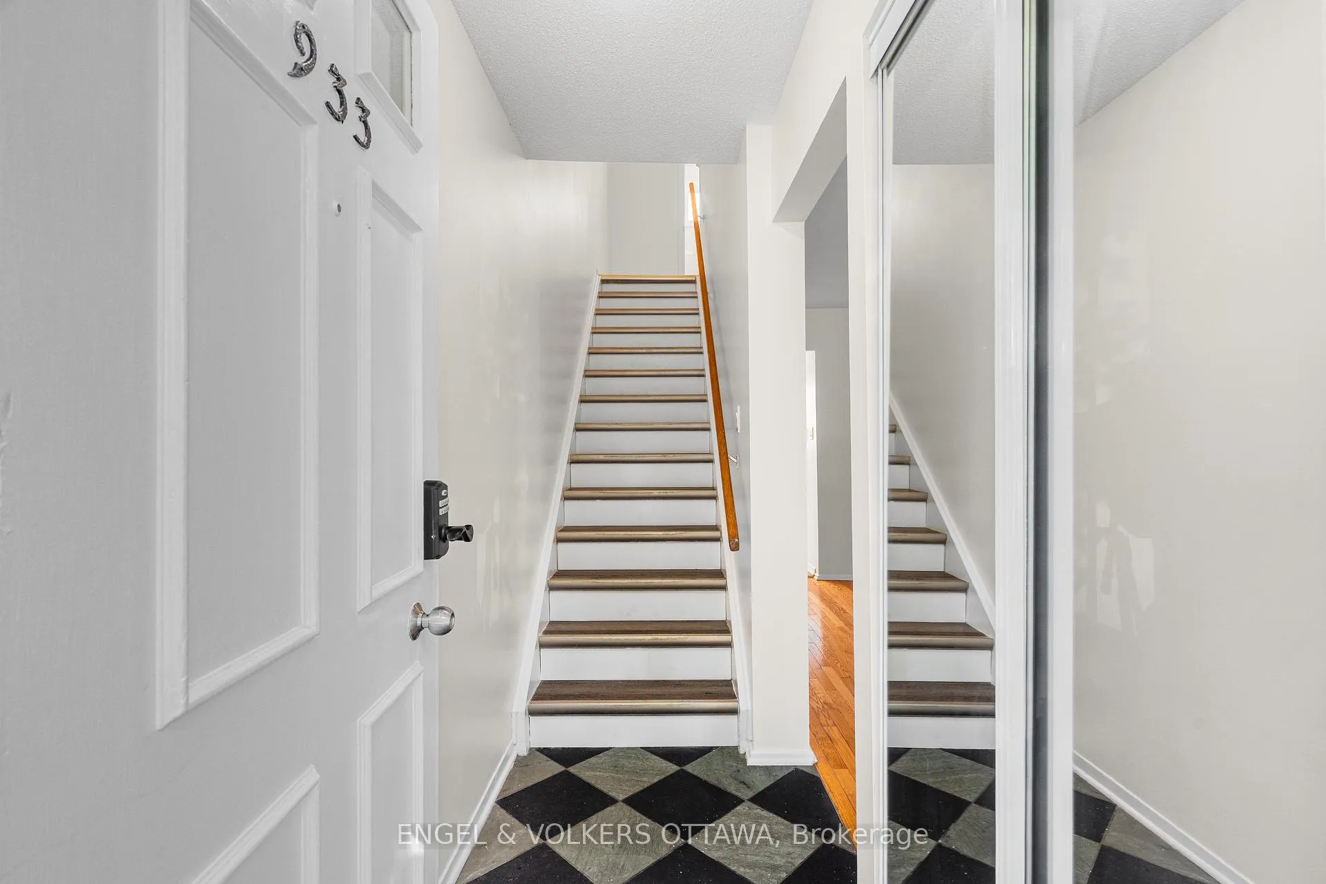 Photo 6 of 933 Greenbriar Avenue, Ottawa, Carleton Heights — HOMEH