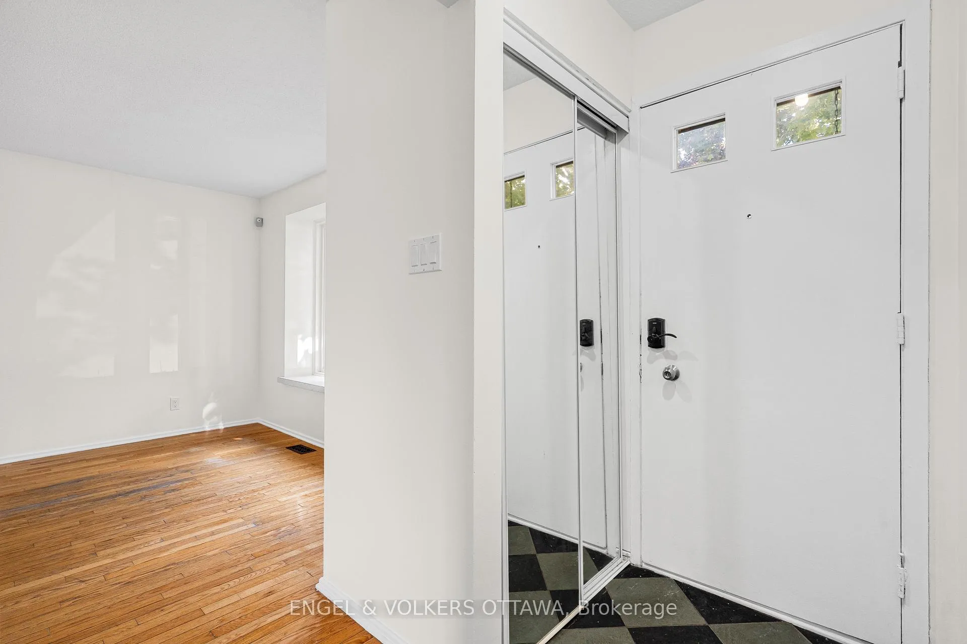 Photo 7 of 933 Greenbriar Avenue, Ottawa, Carleton Heights — HOMEH