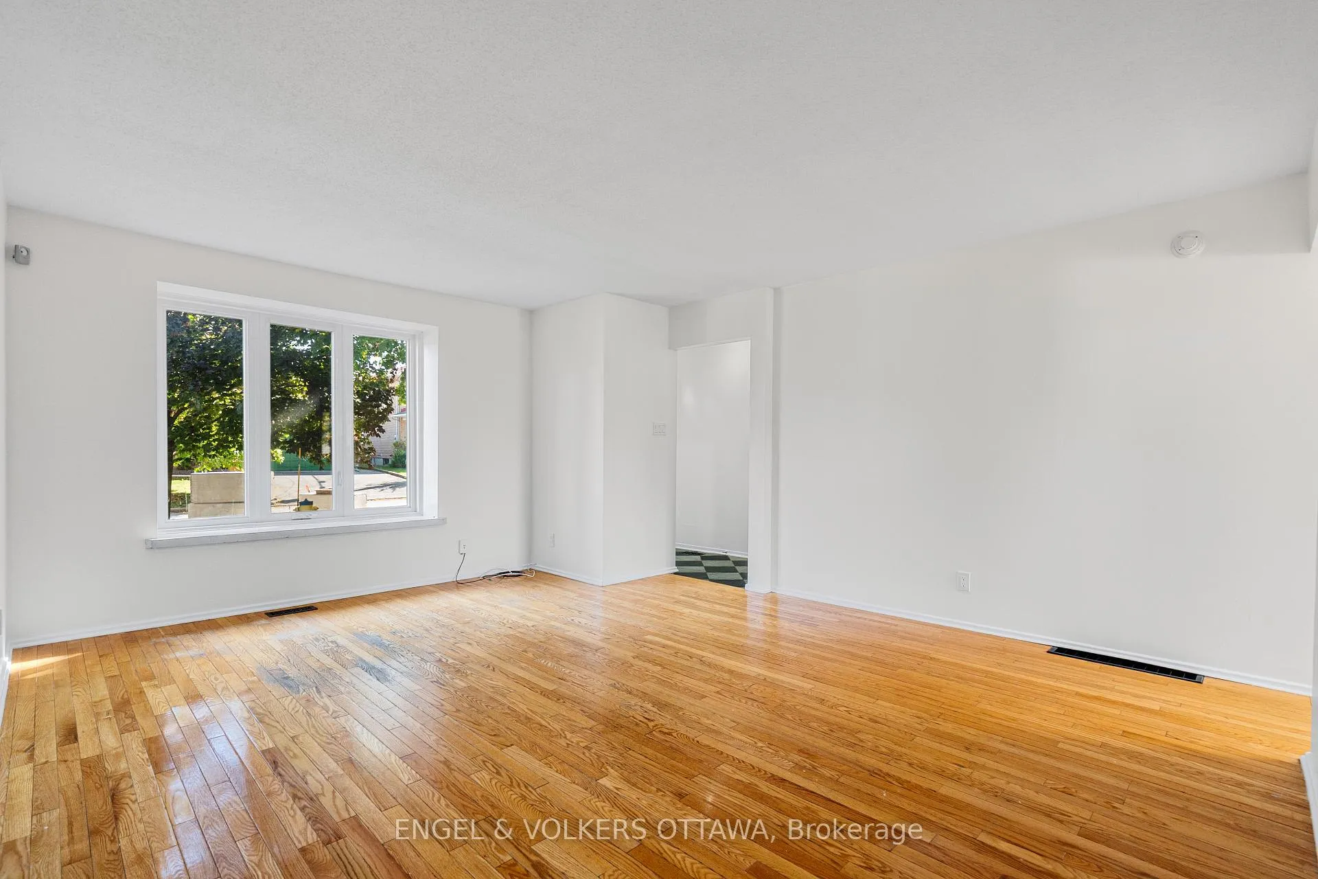 Photo 9 of 933 Greenbriar Avenue, Ottawa, Carleton Heights — HOMEH