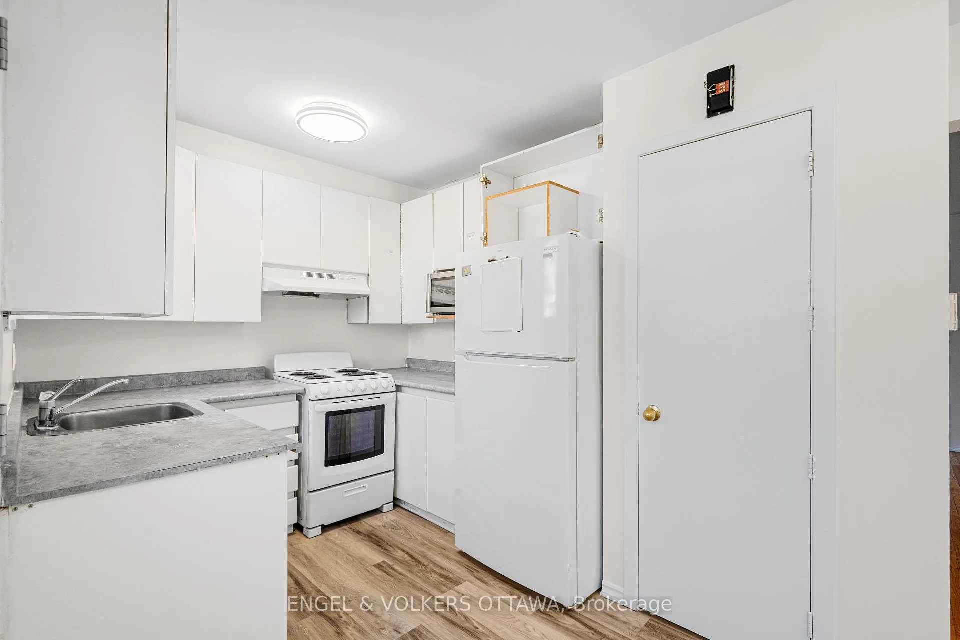 Photo 13 of 933 Greenbriar Avenue, Ottawa, Carleton Heights — HOMEH