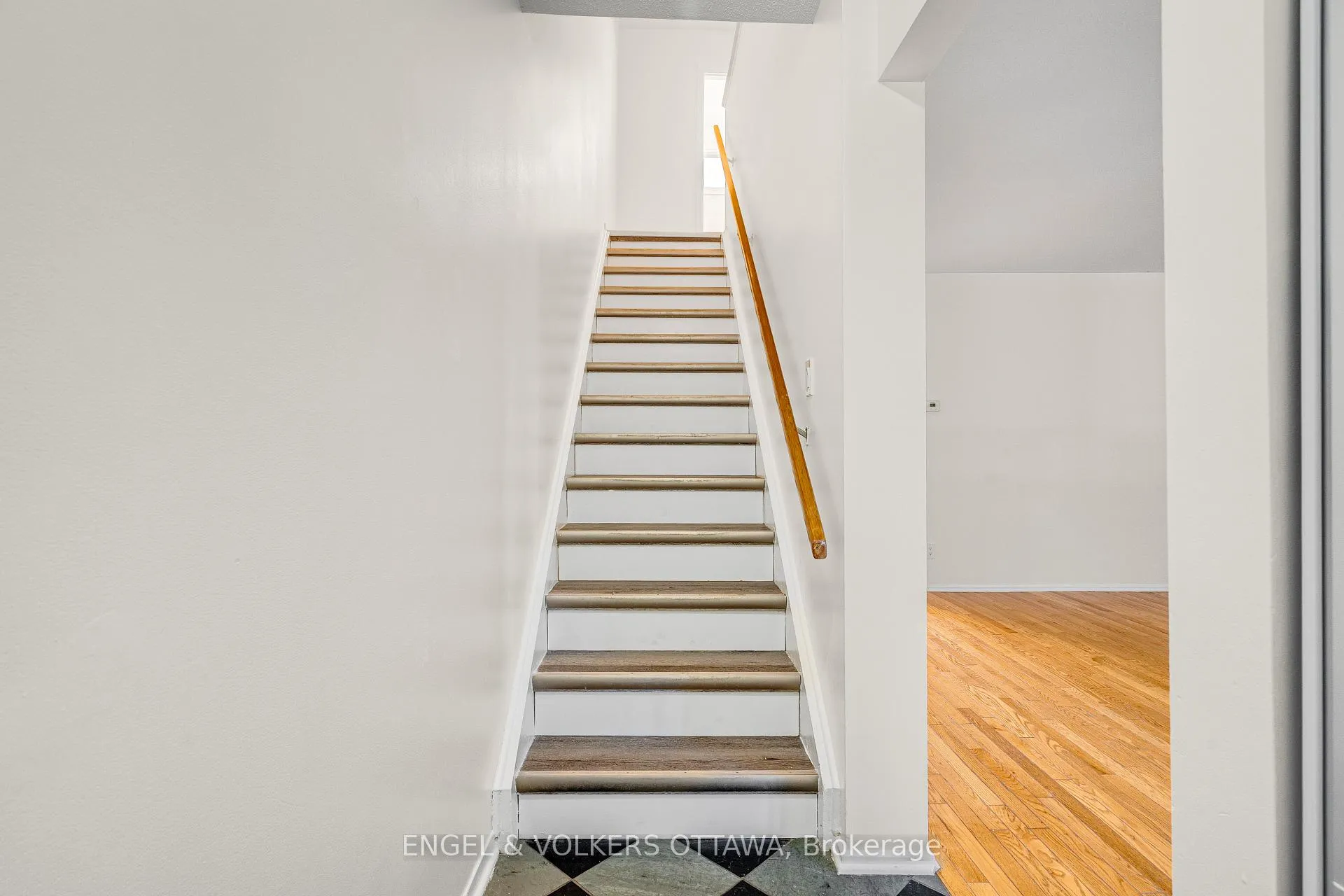Photo 16 of 933 Greenbriar Avenue, Ottawa, Carleton Heights — HOMEH