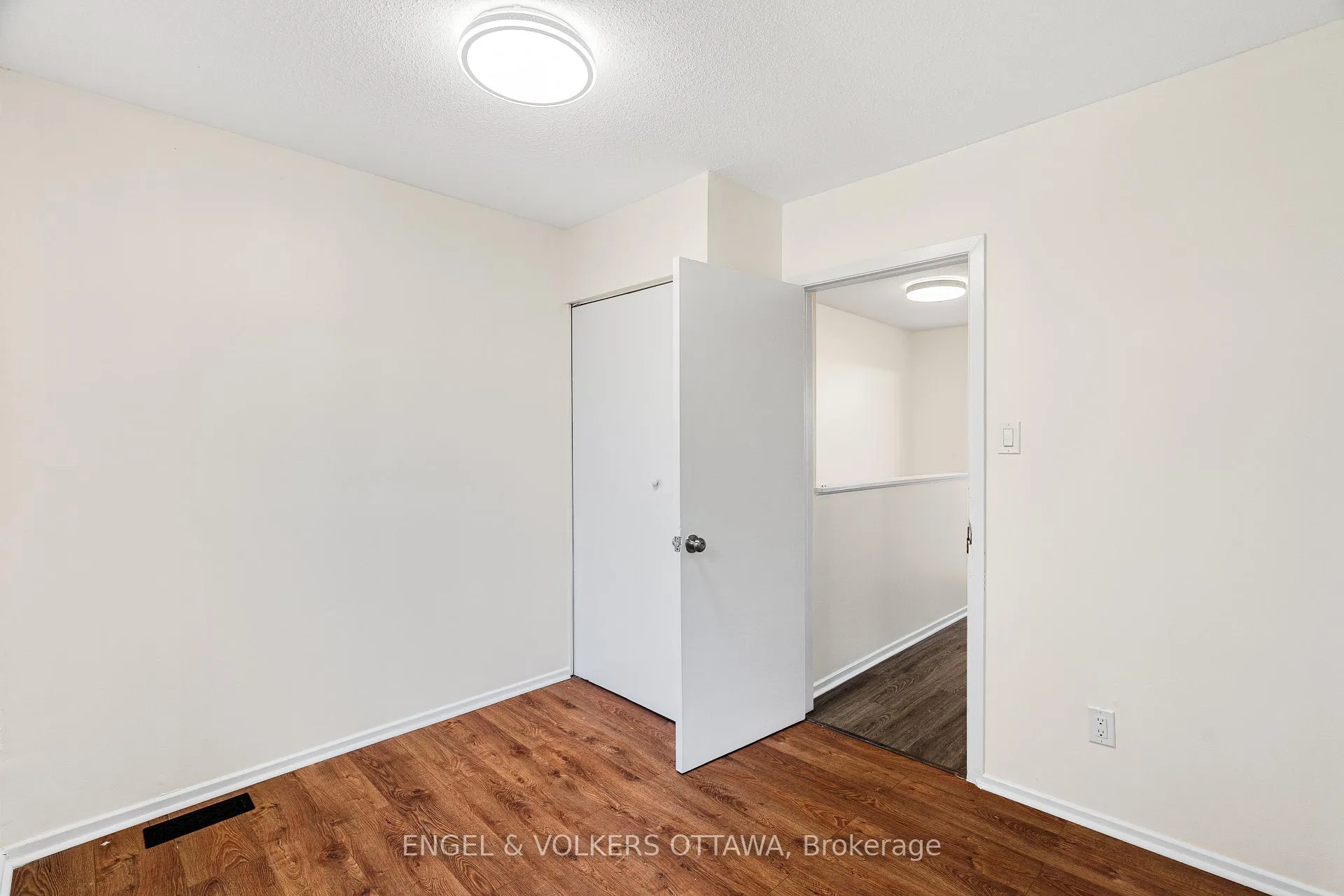 Photo 23 of 933 Greenbriar Avenue, Ottawa, Carleton Heights — HOMEH