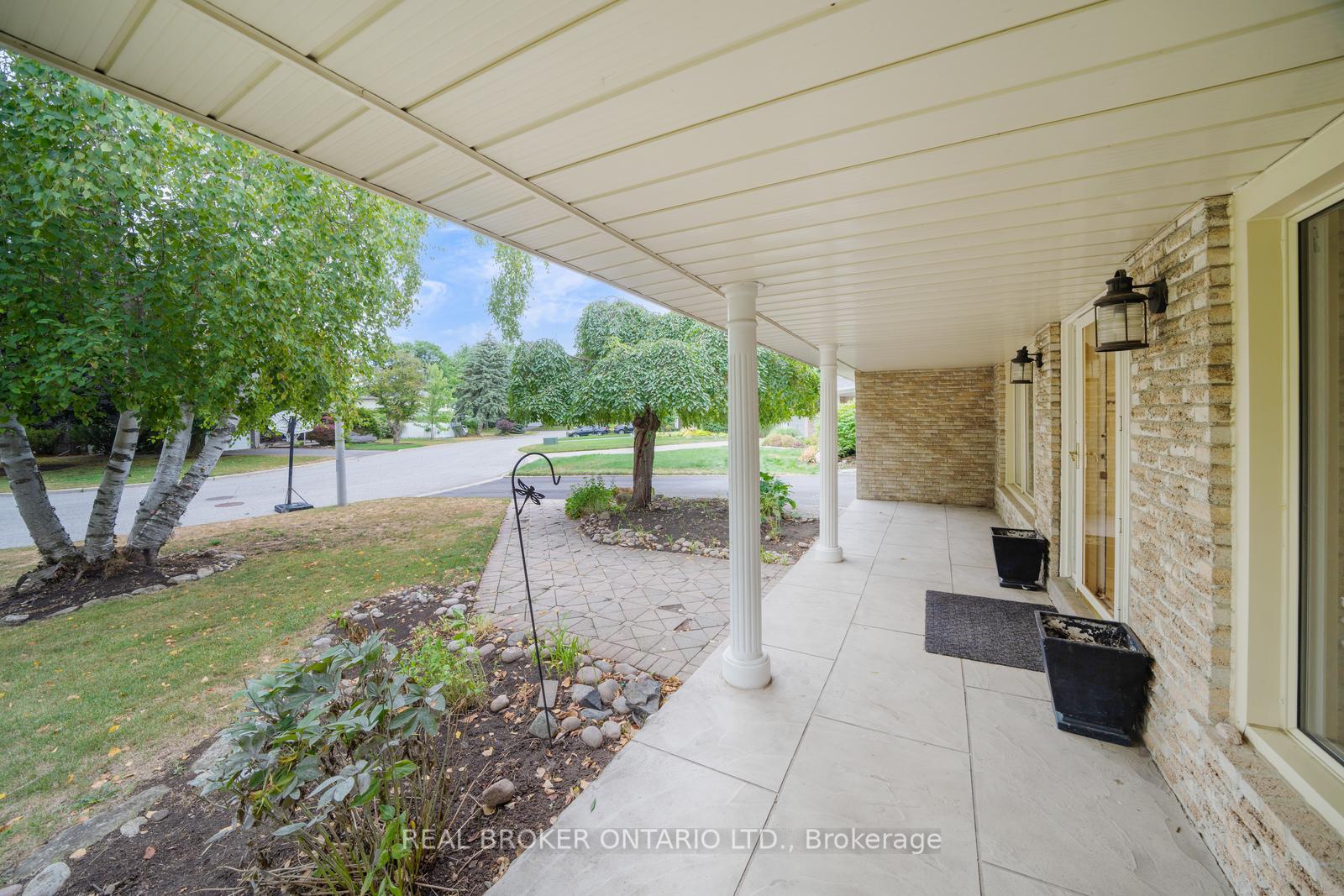 Photo 2 of 75 Oak Lea Circle, Markham, Markham Village — HOMEH