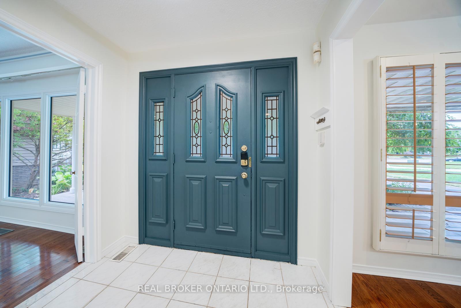 Photo 3 of 75 Oak Lea Circle, Markham, Markham Village — HOMEH