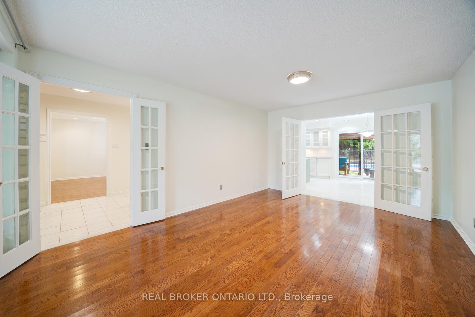 Photo 5 of 75 Oak Lea Circle, Markham, Markham Village — HOMEH