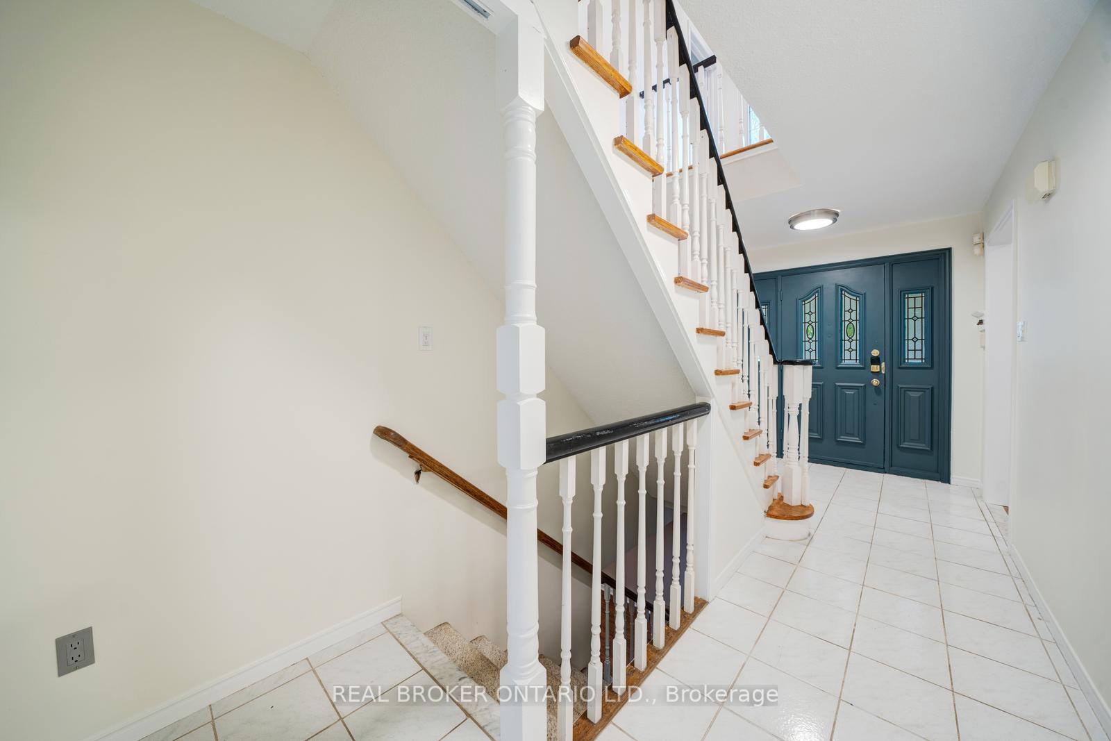Photo 7 of 75 Oak Lea Circle, Markham, Markham Village — HOMEH
