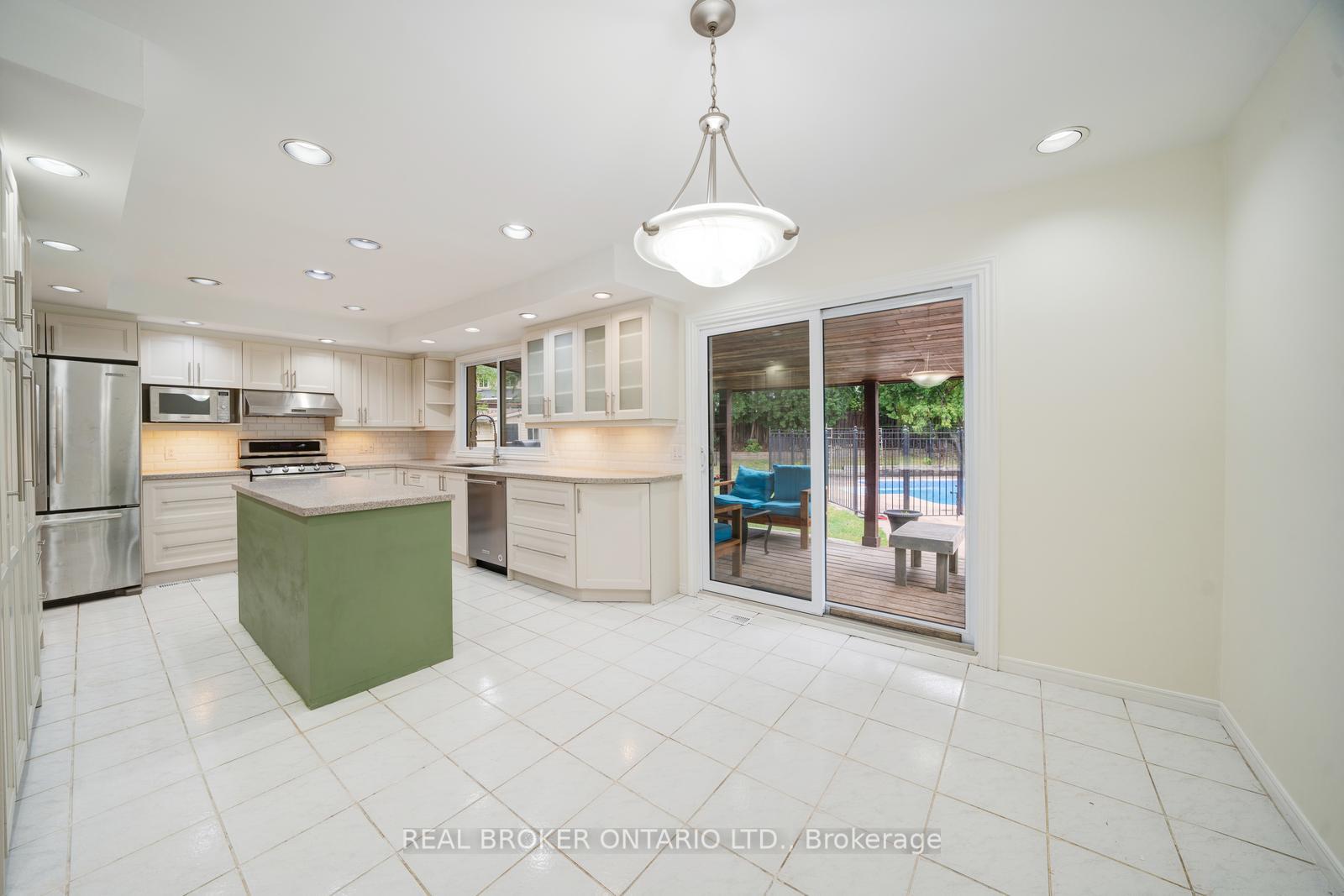 Photo 8 of 75 Oak Lea Circle, Markham, Markham Village — HOMEH