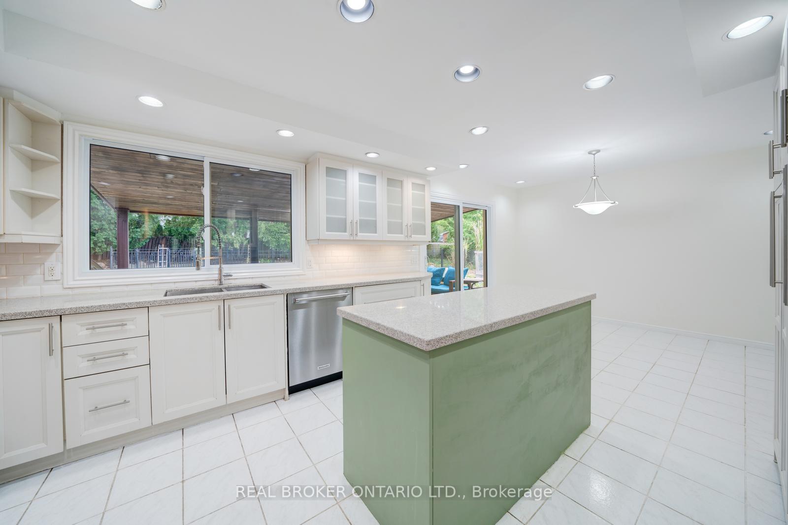 Photo 10 of 75 Oak Lea Circle, Markham, Markham Village — HOMEH