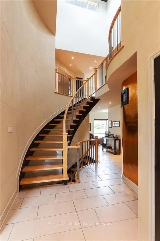 Photo 2 of 423 Rahul Crescent, Ottawa, Mooneys Bay — HOMEH