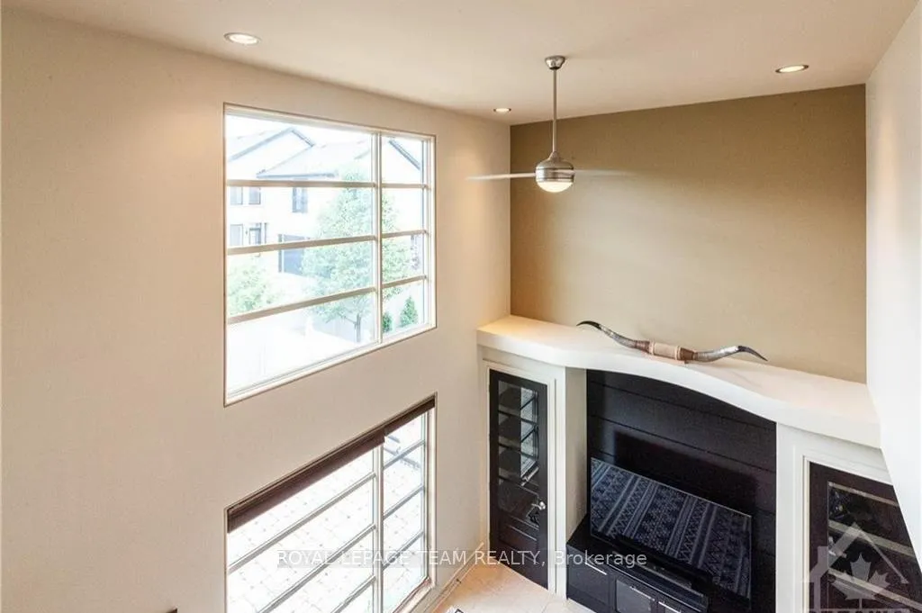 Photo 3 of 423 Rahul Crescent, Ottawa, Mooneys Bay — HOMEH