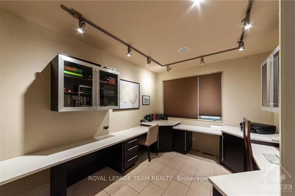 Photo 10 of 423 Rahul Crescent, Ottawa, Mooneys Bay — HOMEH