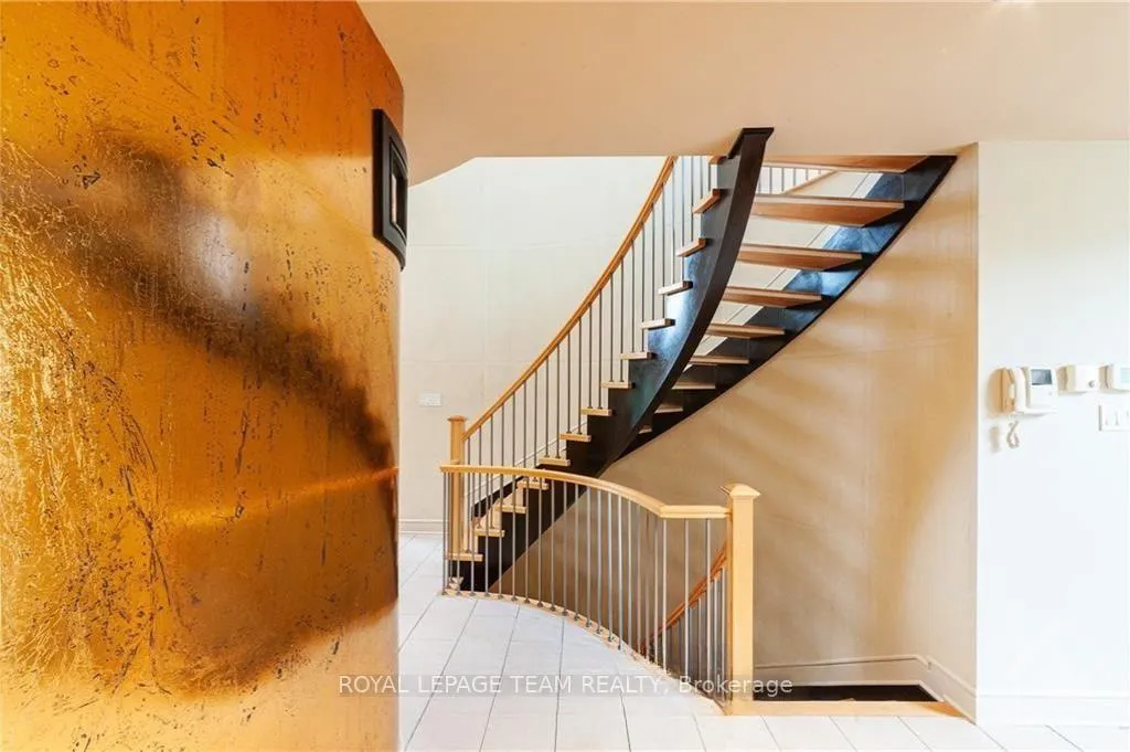 Photo 12 of 423 Rahul Crescent, Ottawa, Mooneys Bay — HOMEH