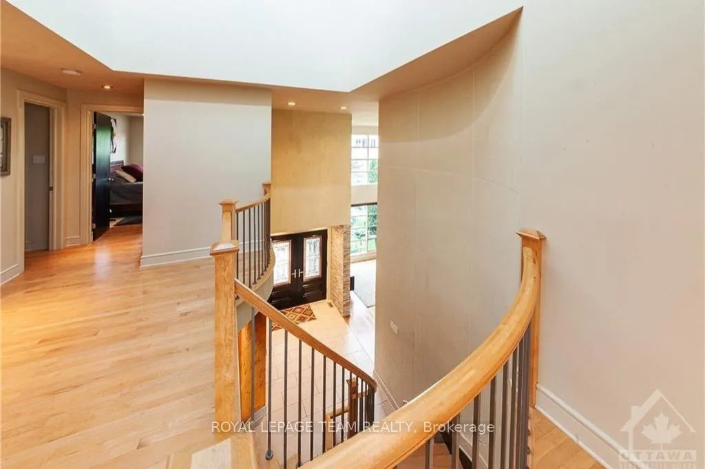 Photo 13 of 423 Rahul Crescent, Ottawa, Mooneys Bay — HOMEH