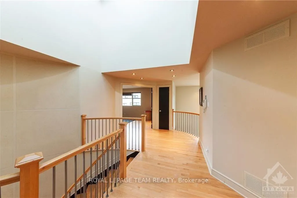 Photo 14 of 423 Rahul Crescent, Ottawa, Mooneys Bay — HOMEH