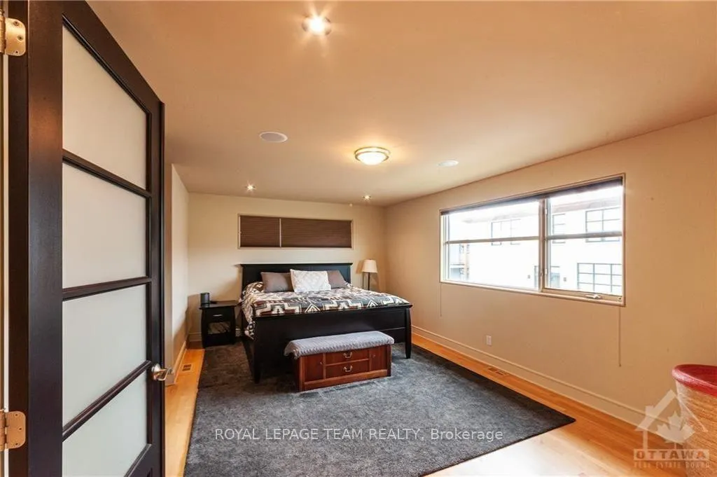 Photo 15 of 423 Rahul Crescent, Ottawa, Mooneys Bay — HOMEH
