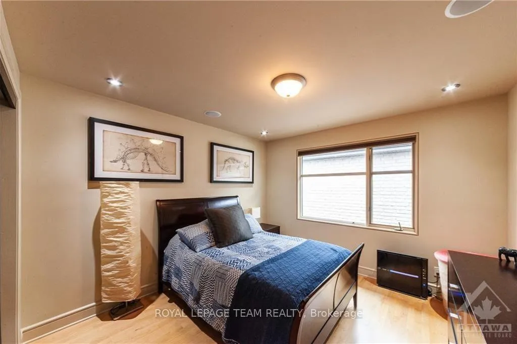 Photo 17 of 423 Rahul Crescent, Ottawa, Mooneys Bay — HOMEH