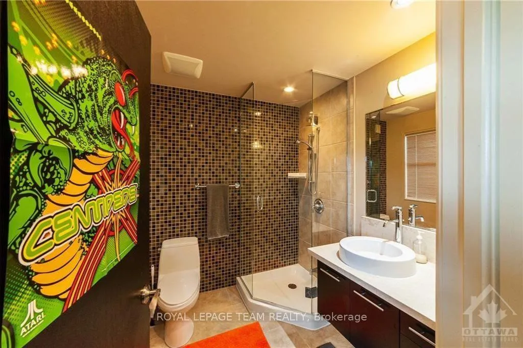 Photo 19 of 423 Rahul Crescent, Ottawa, Mooneys Bay — HOMEH