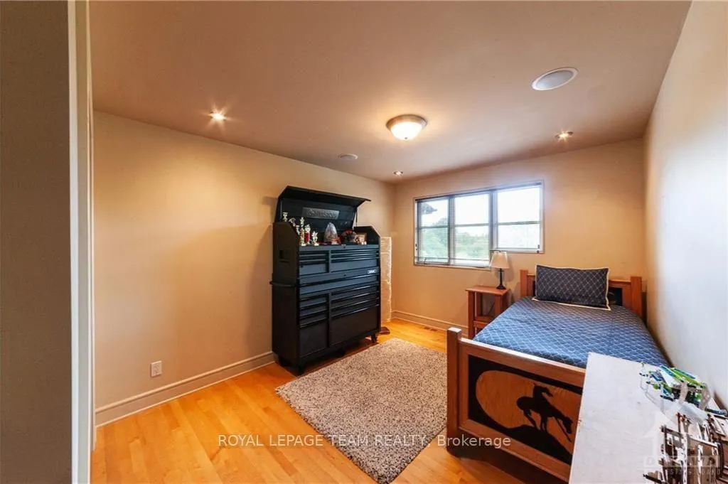 Photo 20 of 423 Rahul Crescent, Ottawa, Mooneys Bay — HOMEH