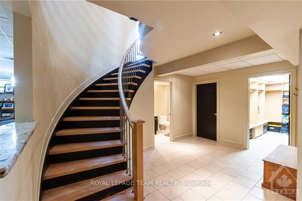 Photo 21 of 423 Rahul Crescent, Ottawa, Mooneys Bay — HOMEH