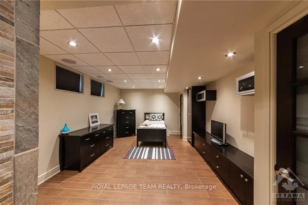 Photo 24 of 423 Rahul Crescent, Ottawa, Mooneys Bay — HOMEH