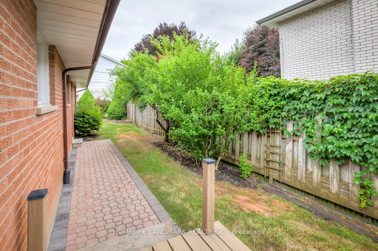Photo 33 of 35 Gladiator Road, Markham, Bullock — HOMEH