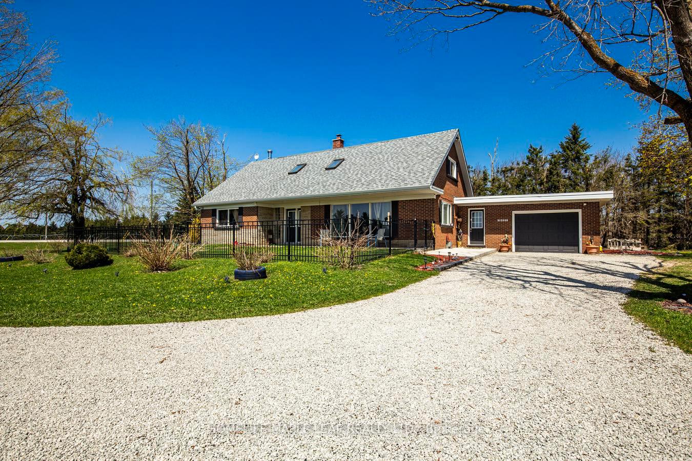 Front of 518325 County Rd 124