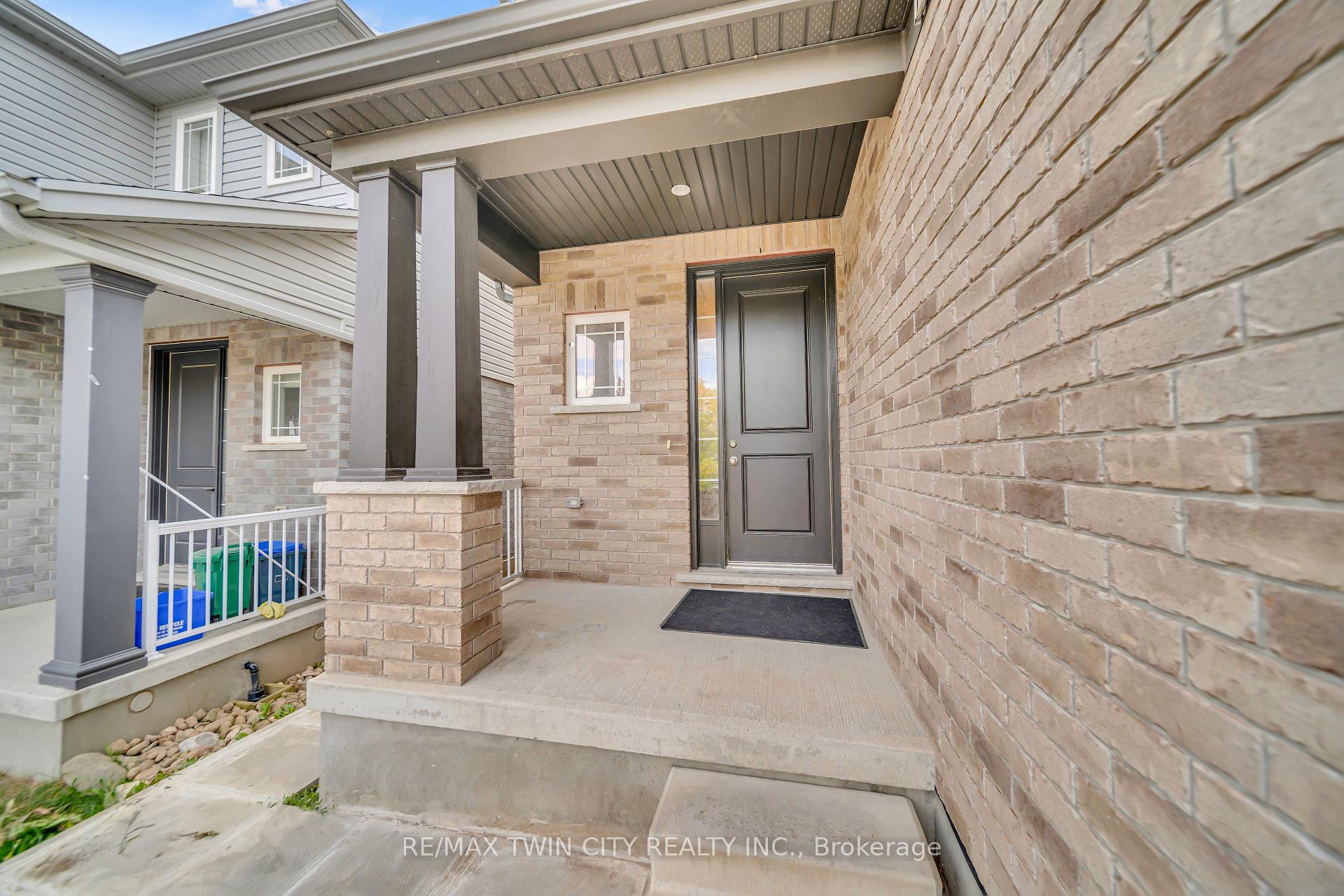 Photo 2 of 190 Eden Oak Trail, Kitchener — HOMEH